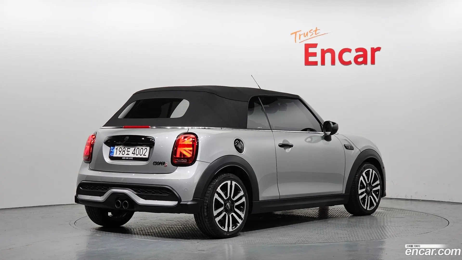 Main__Slider__Photo:Cooper Convertible Mini 2023.11-1