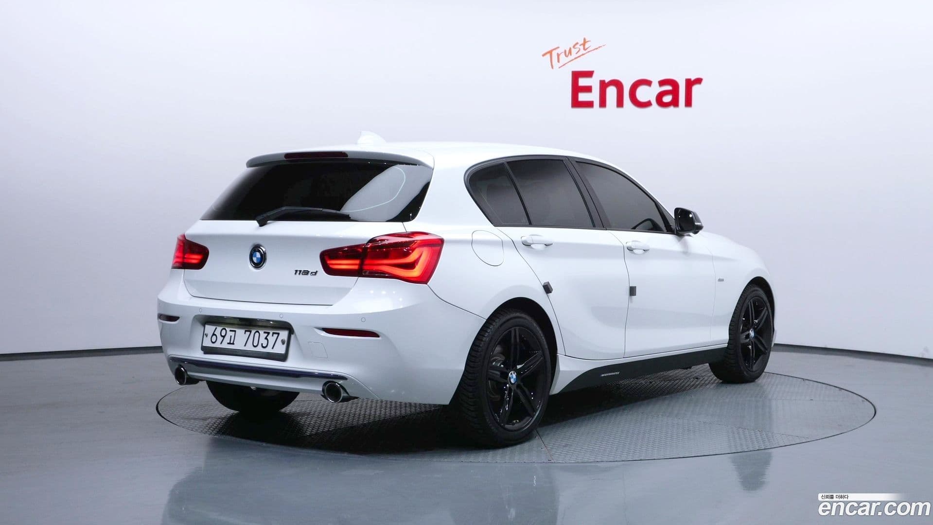 Main__Slider__Photo:1-Series BMW 2017.3-1