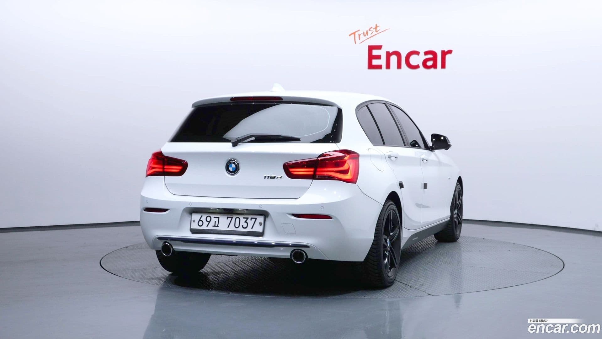 Main__Slider__Photo:1-Series BMW 2017.3-3