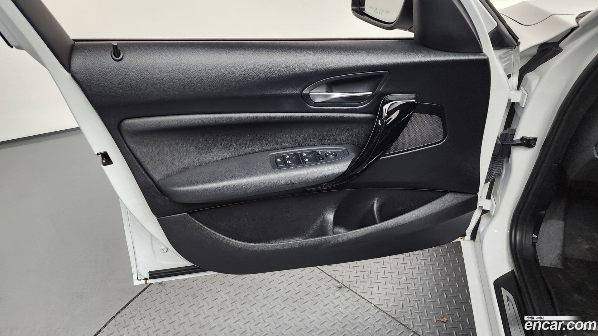 Main__Slider__Photo:1-Series BMW 2017.3-23