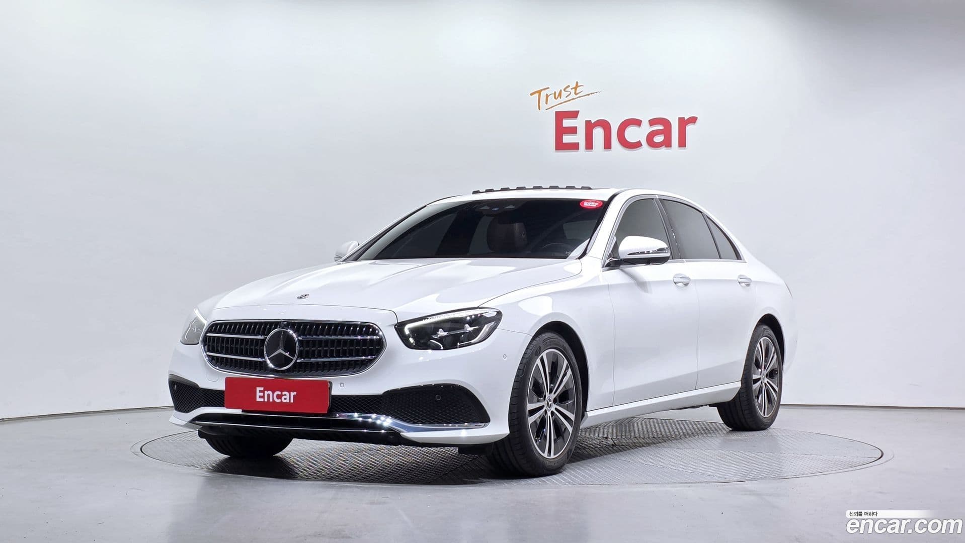 Main__Slider__Photo:E-Class Mercedes-Benz 2022.2-0