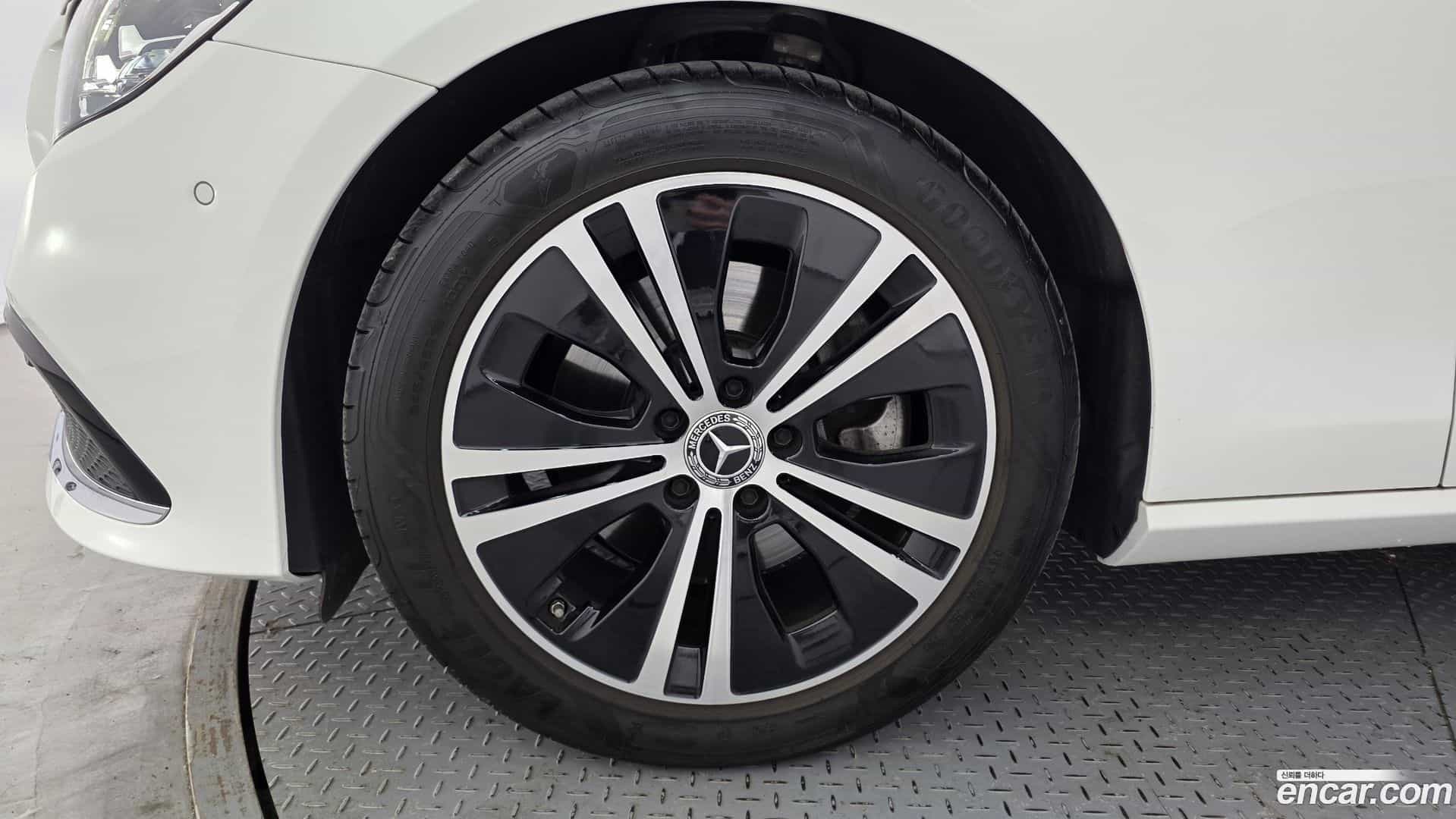 E-Class Mercedes-Benz 2022.2-OUTER-005