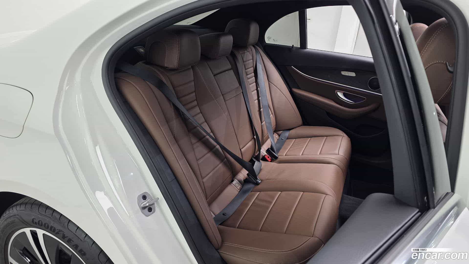 E-Class Mercedes-Benz 2022.2-OPTION-015