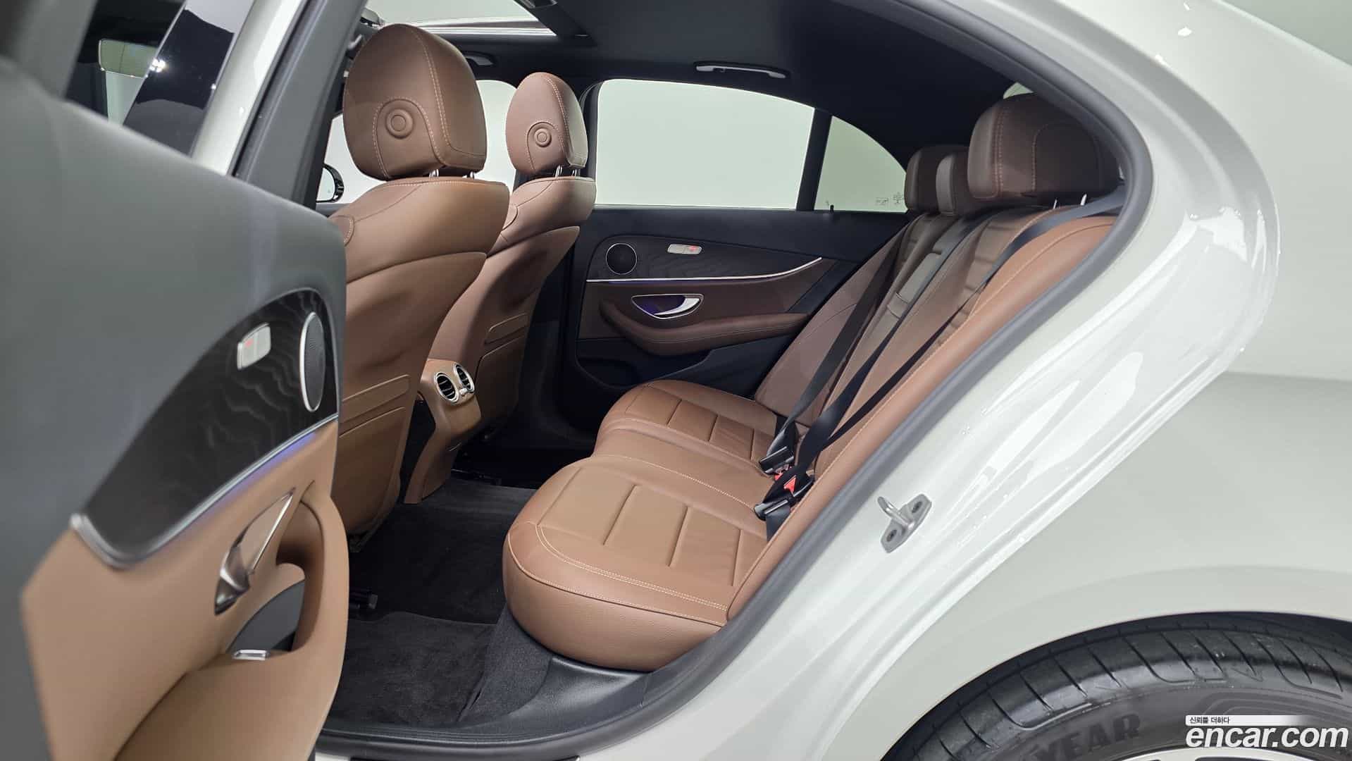 E-Class Mercedes-Benz 2022.2-OPTION-016