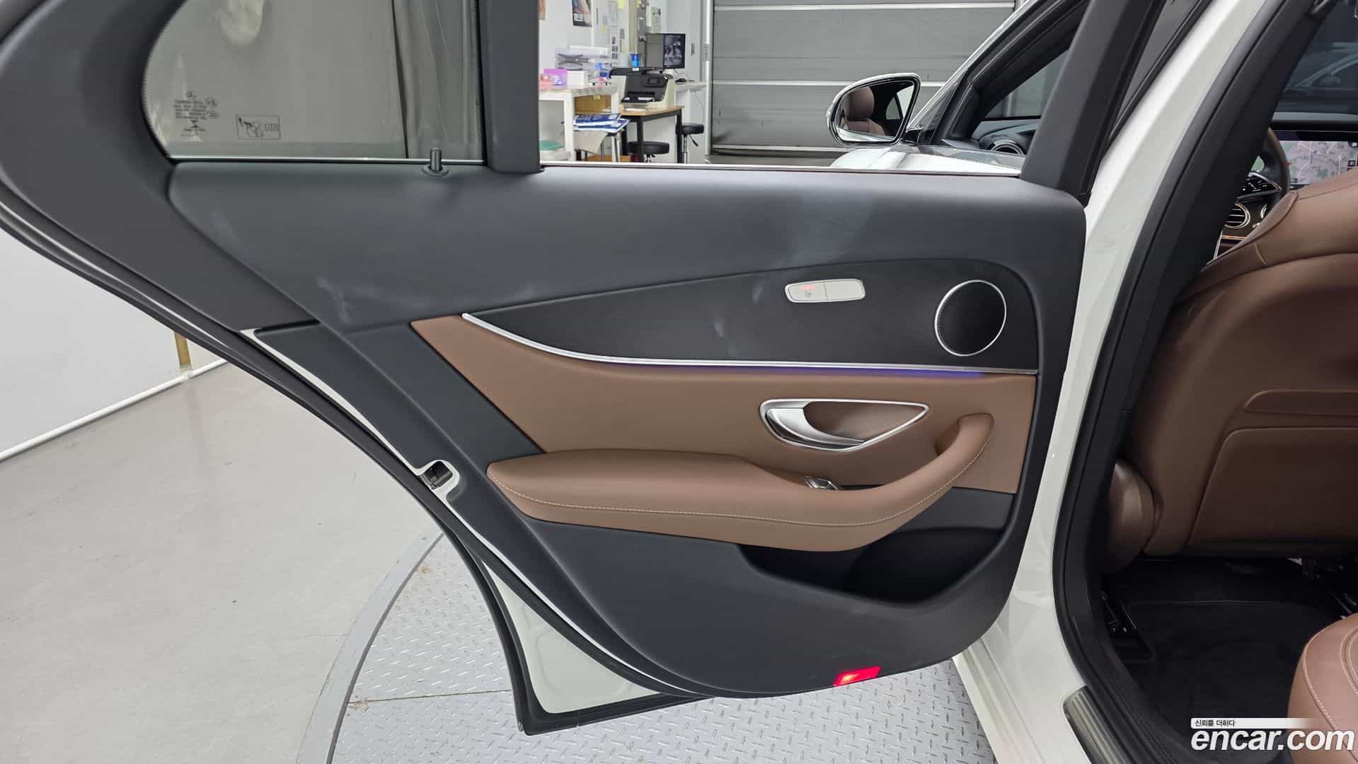 E-Class Mercedes-Benz 2022.2-INNER-035