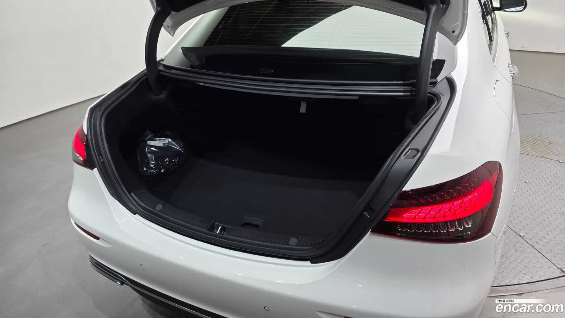 E-Class Mercedes-Benz 2022.2-OPTION-045