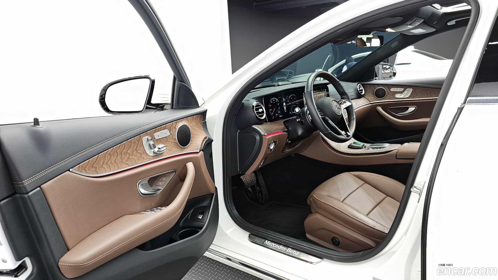 E-Class Mercedes-Benz 2023.10-INNER-010