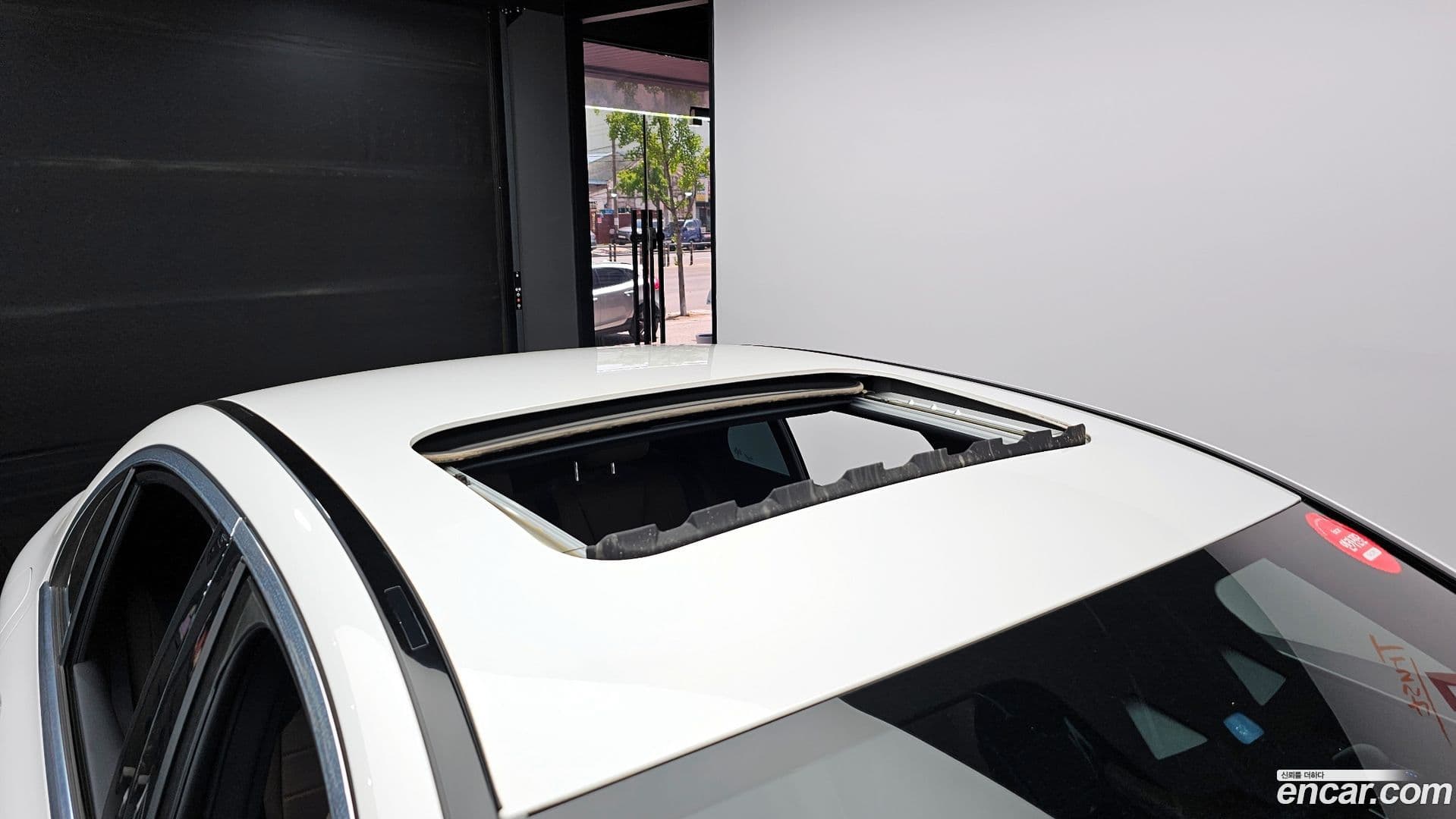 Main__Slider__Photo:E-Class Mercedes-Benz 2023.10-16