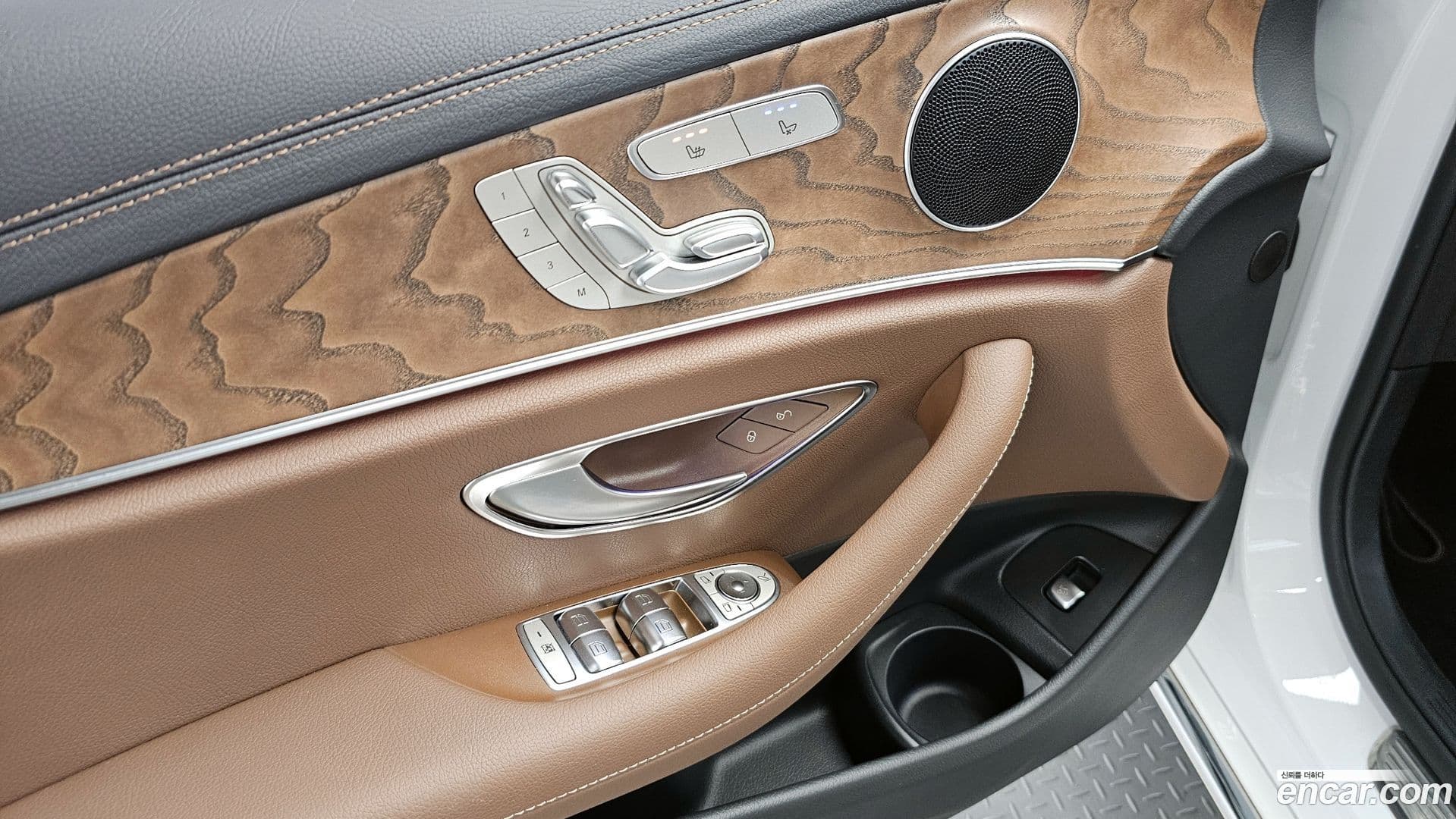 Main__Slider__Photo:E-Class Mercedes-Benz 2023.10-18
