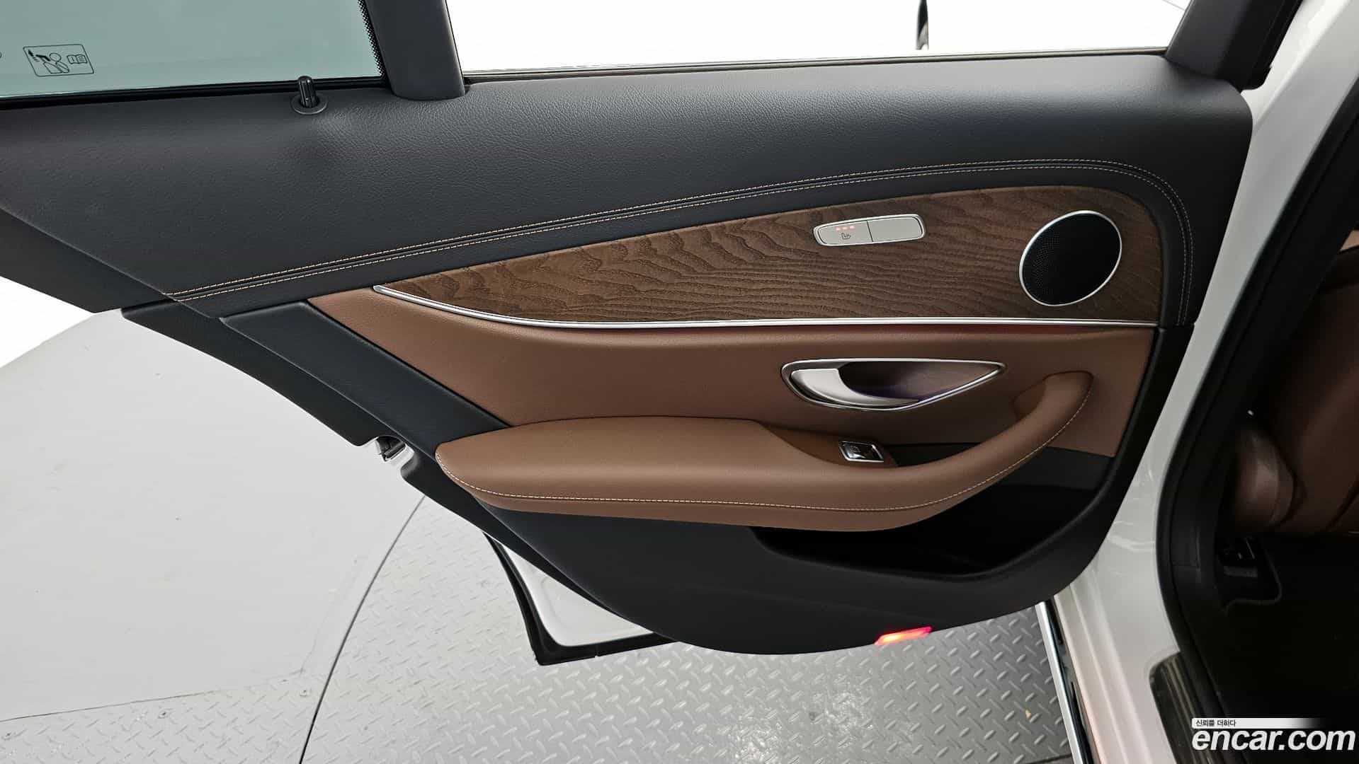 E-Class Mercedes-Benz 2023.10-INNER-035