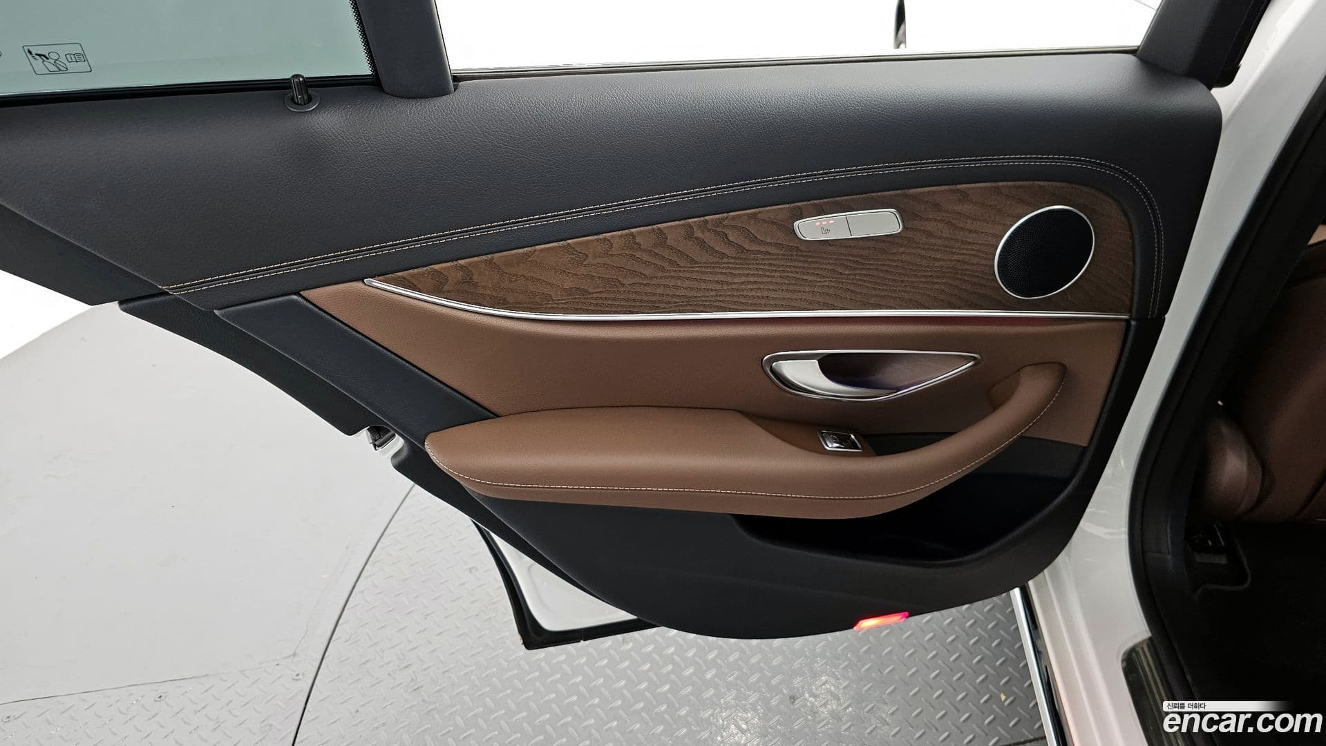 Main__Slider__Photo:E-Class Mercedes-Benz 2023.10-24