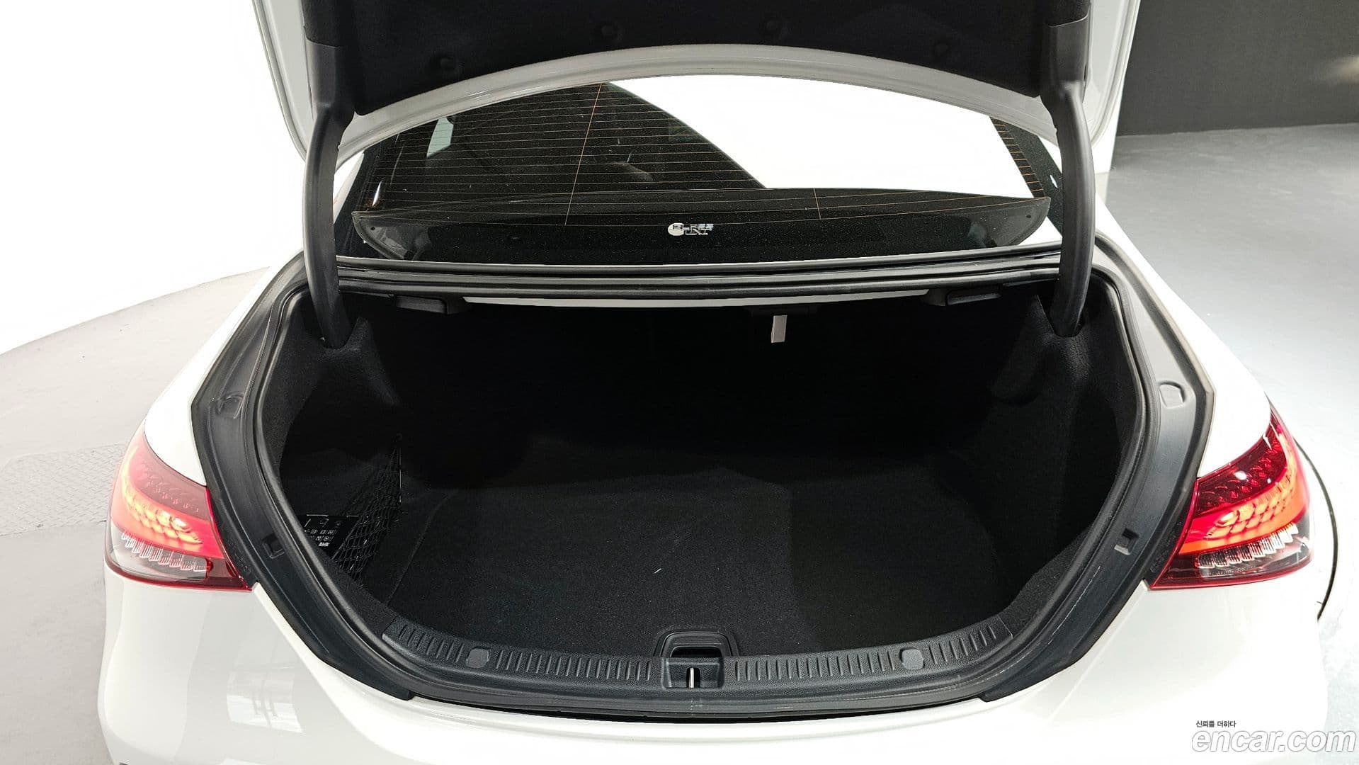 Main__Slider__Photo:E-Class Mercedes-Benz 2023.10-27