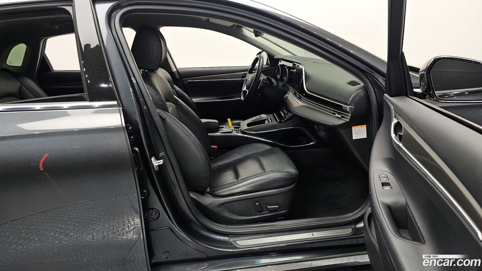 Main__Slider__Photo:Grandeur Hyundai 2022.3-25