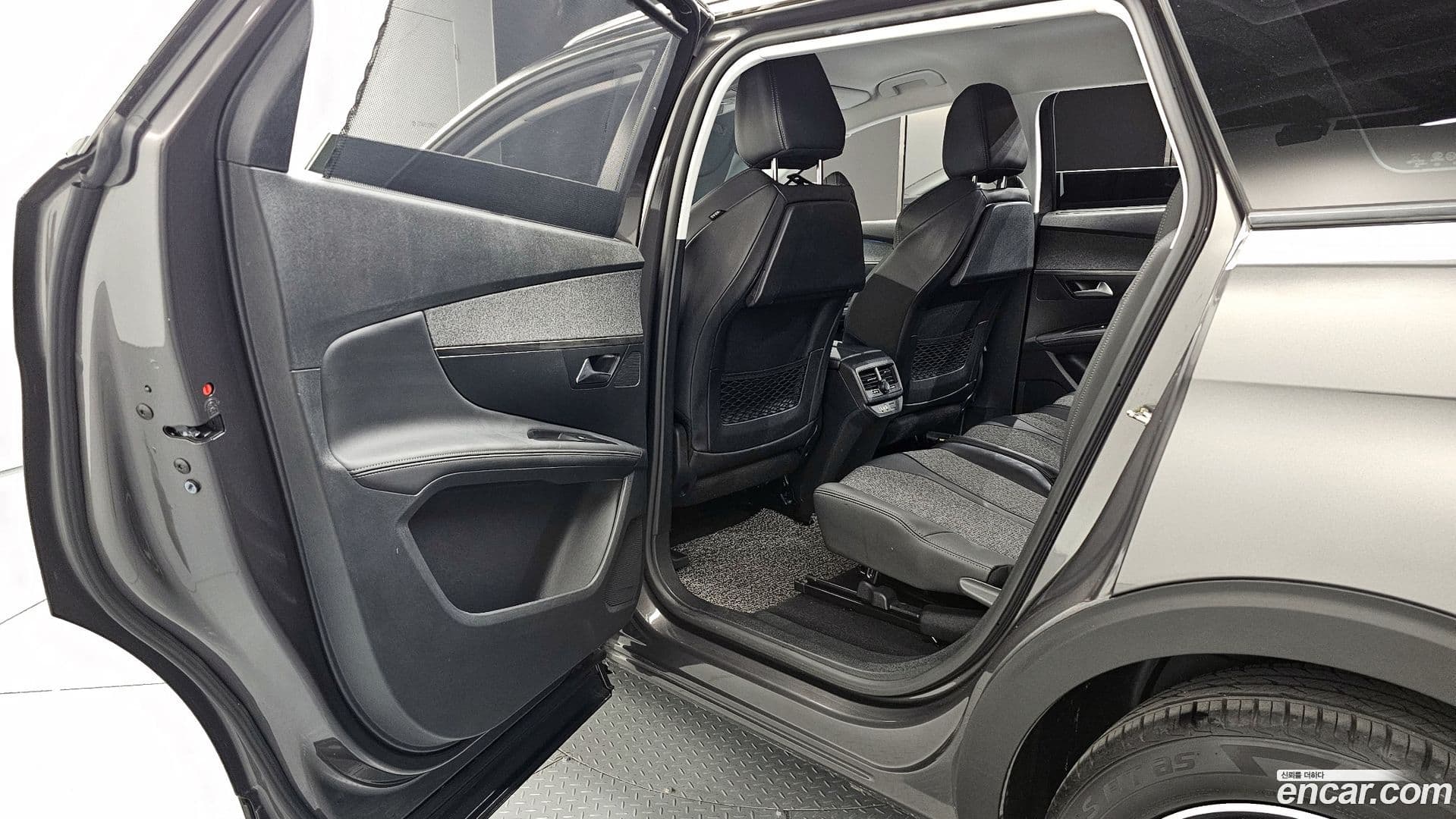 Main__Slider__Photo:5008 Peugeot 2019.9-11