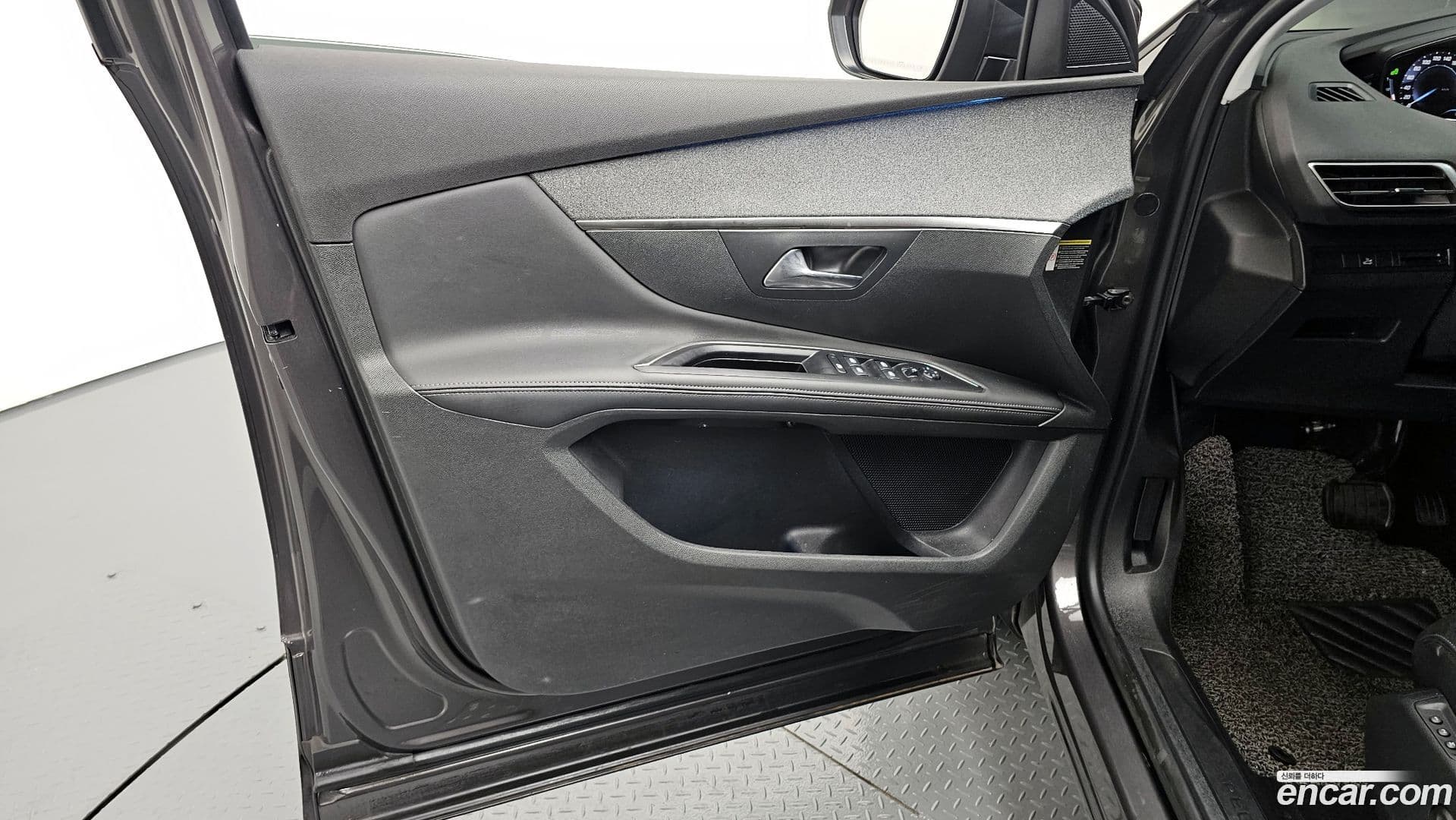 Main__Slider__Photo:5008 Peugeot 2019.9-23