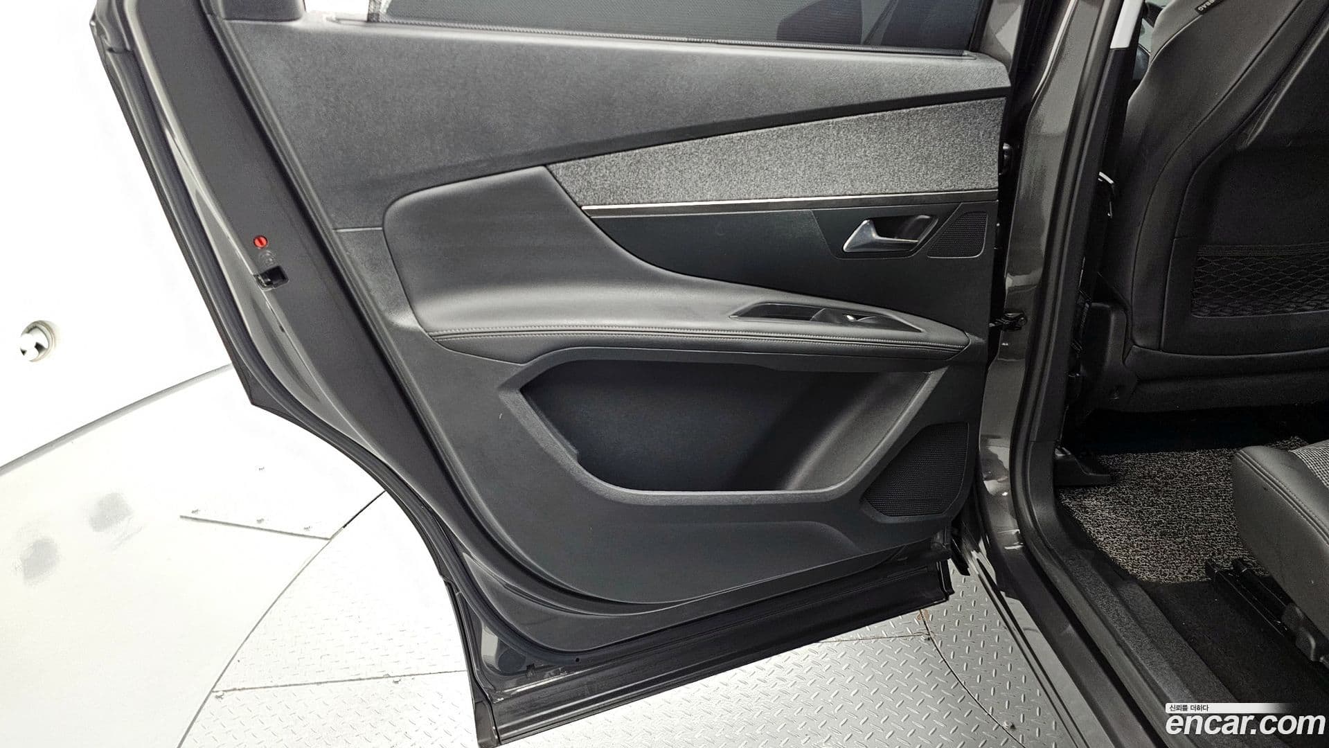 Main__Slider__Photo:5008 Peugeot 2019.9-24
