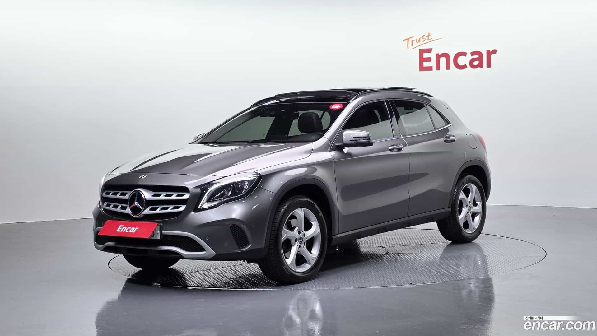 GLA-Class Mercedes-Benz 2017.9-OUTER-001