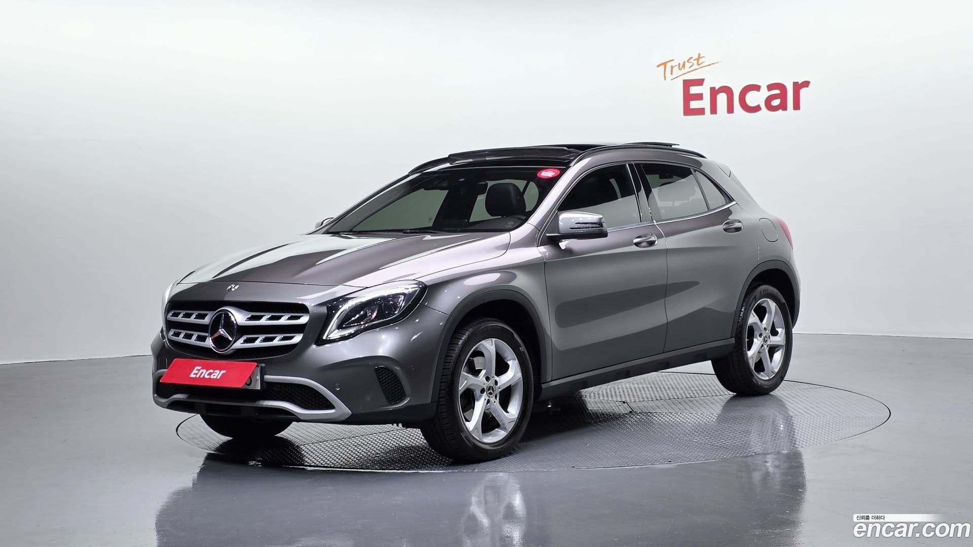 Main__Slider__Photo:GLA-Class Mercedes-Benz 2017.9-0