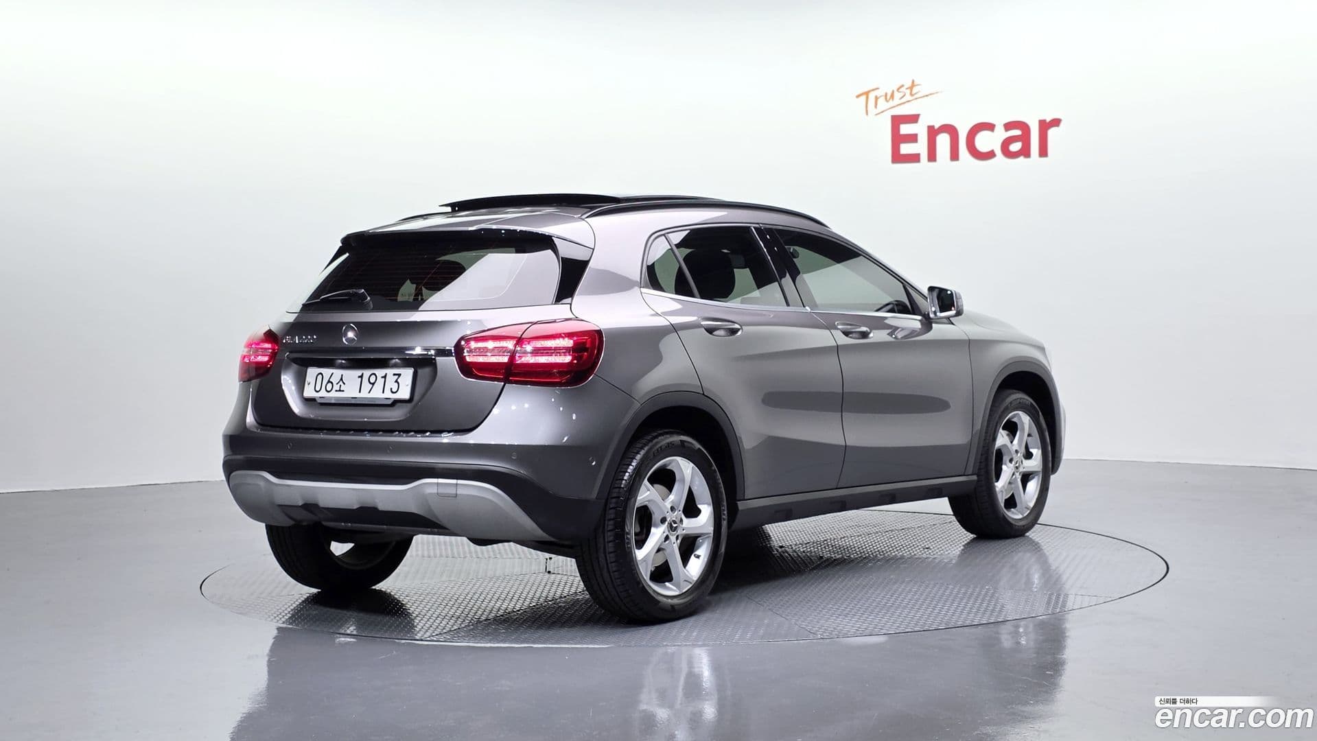 Main__Slider__Photo:GLA-Class Mercedes-Benz 2017.9-1