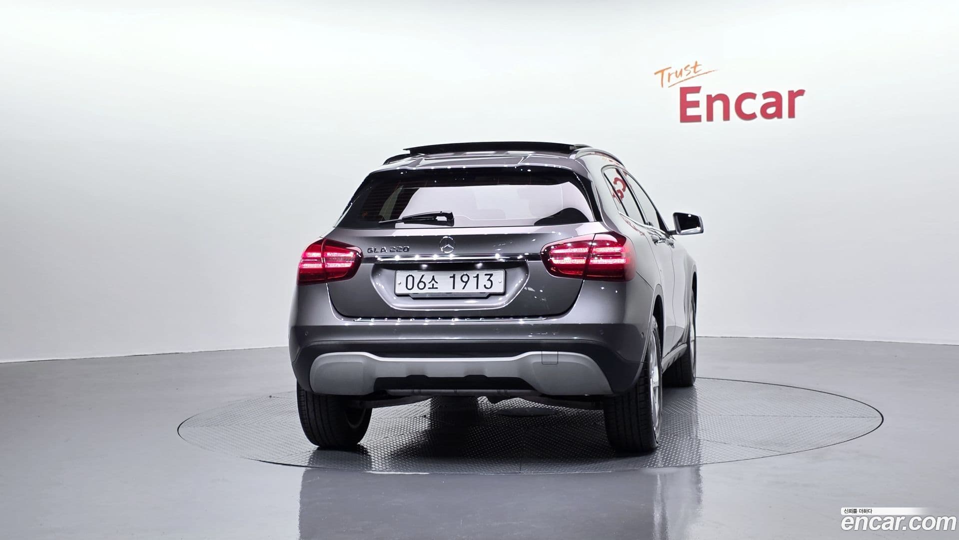 Main__Slider__Photo:GLA-Class Mercedes-Benz 2017.9-3