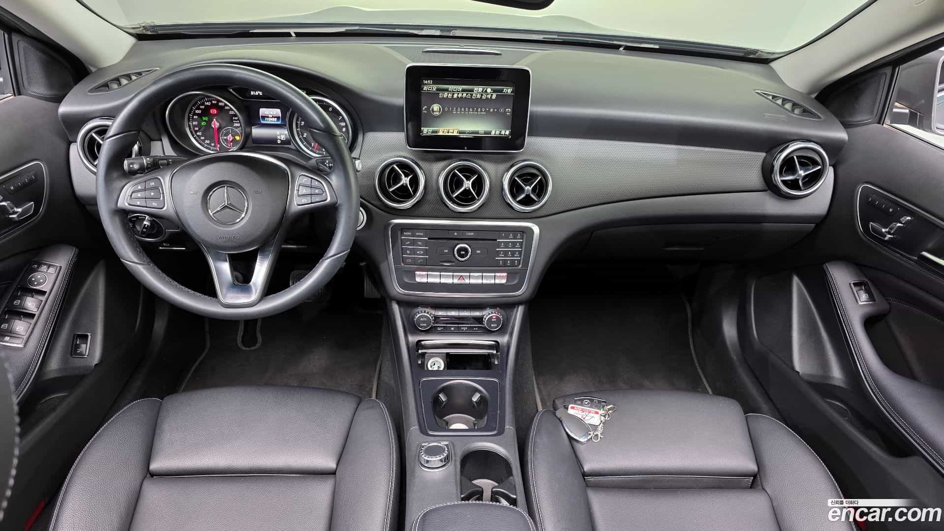 GLA-Class Mercedes-Benz 2017.9-INNER-007