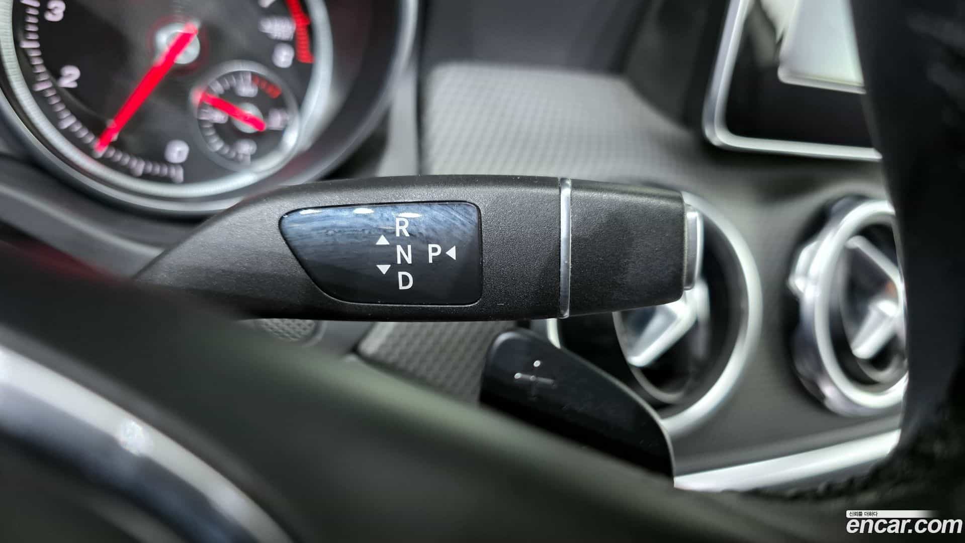 GLA-Class Mercedes-Benz 2017.9-INNER-009