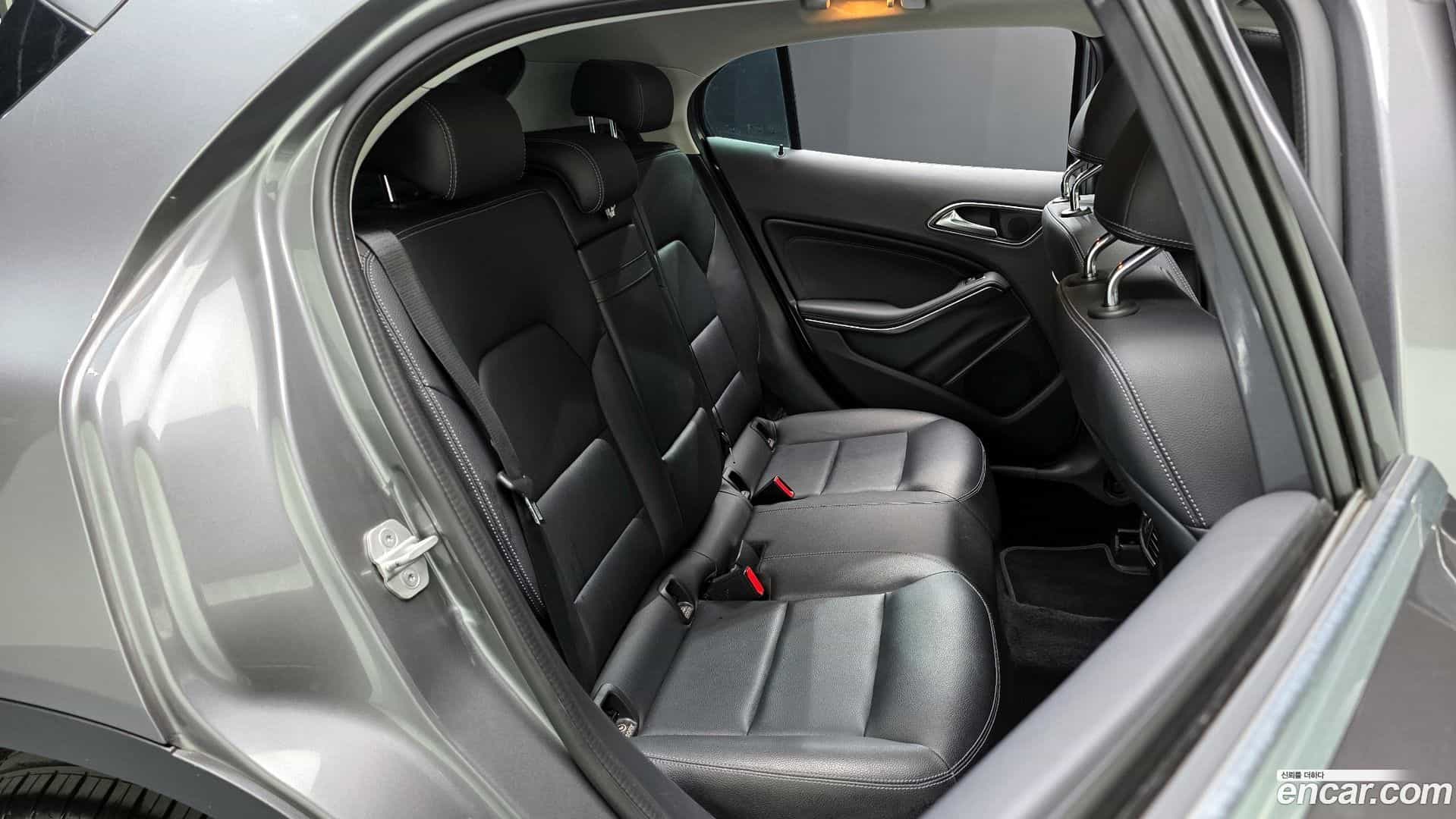 GLA-Class Mercedes-Benz 2017.9-OPTION-015