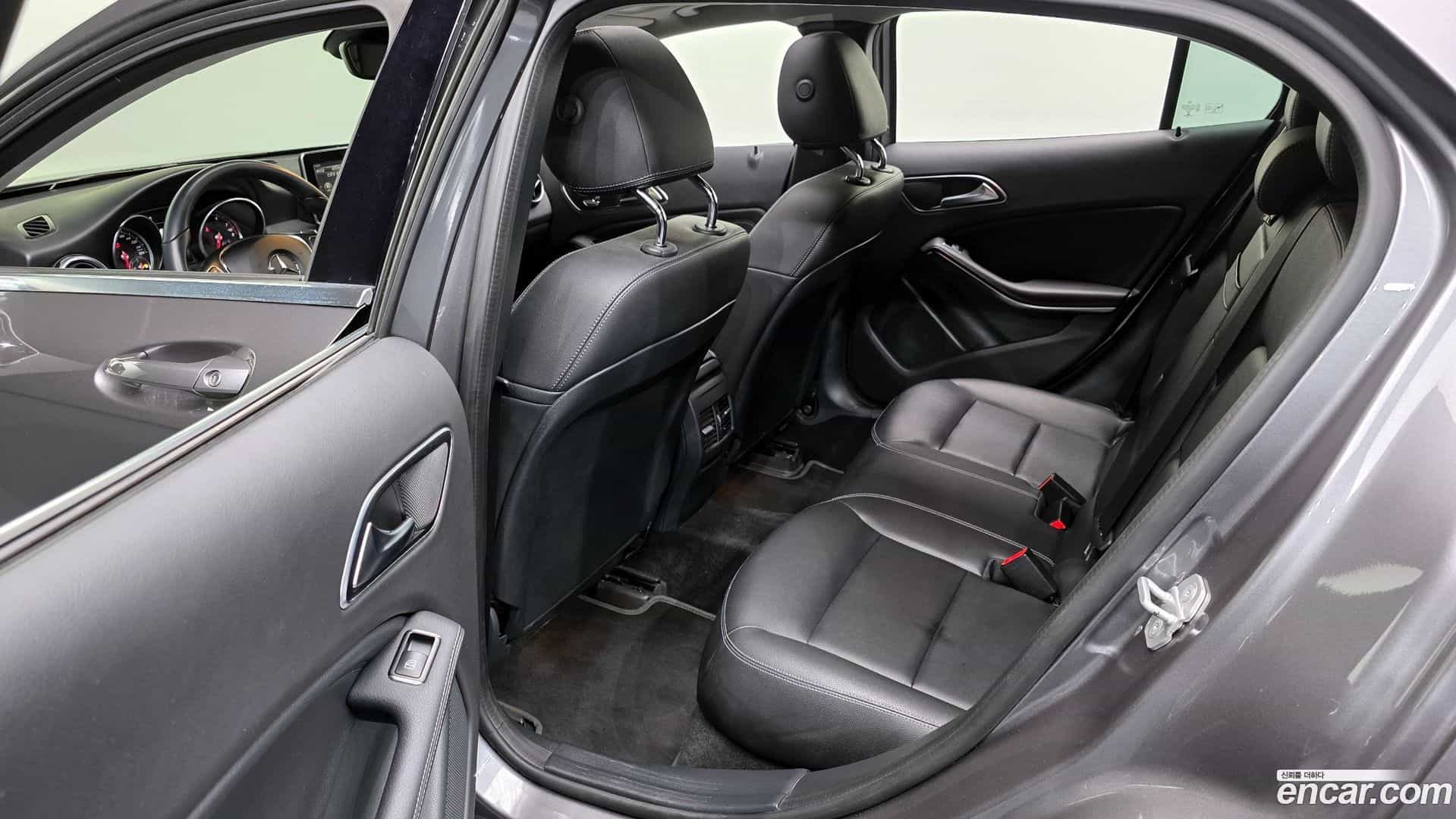 GLA-Class Mercedes-Benz 2017.9-OPTION-016
