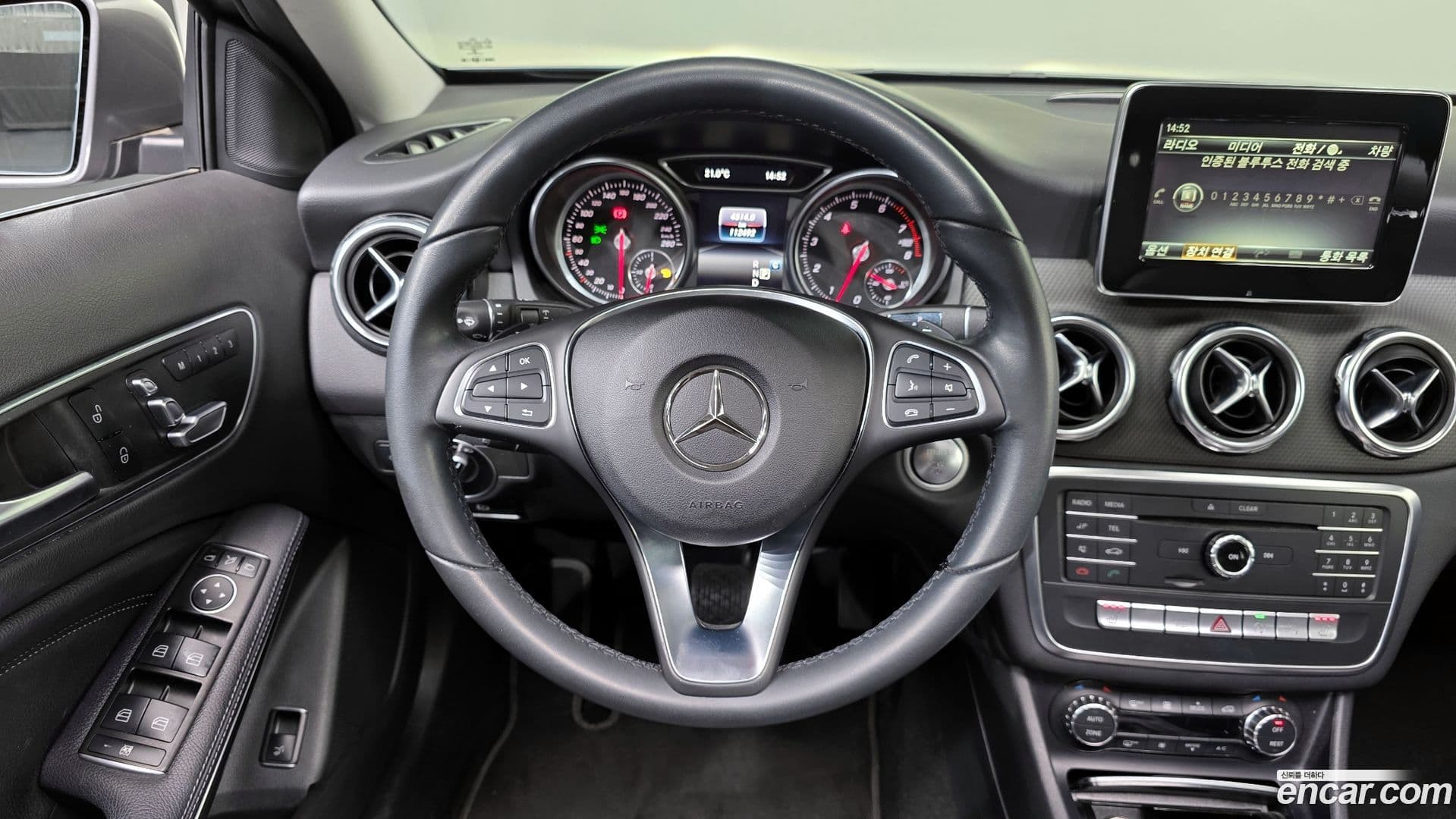 Main__Slider__Photo:GLA-Class Mercedes-Benz 2017.9-12