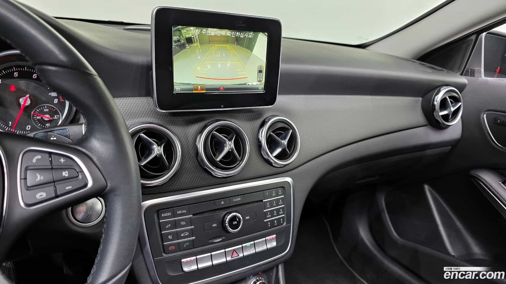 GLA-Class Mercedes-Benz 2017.9-OPTION-021