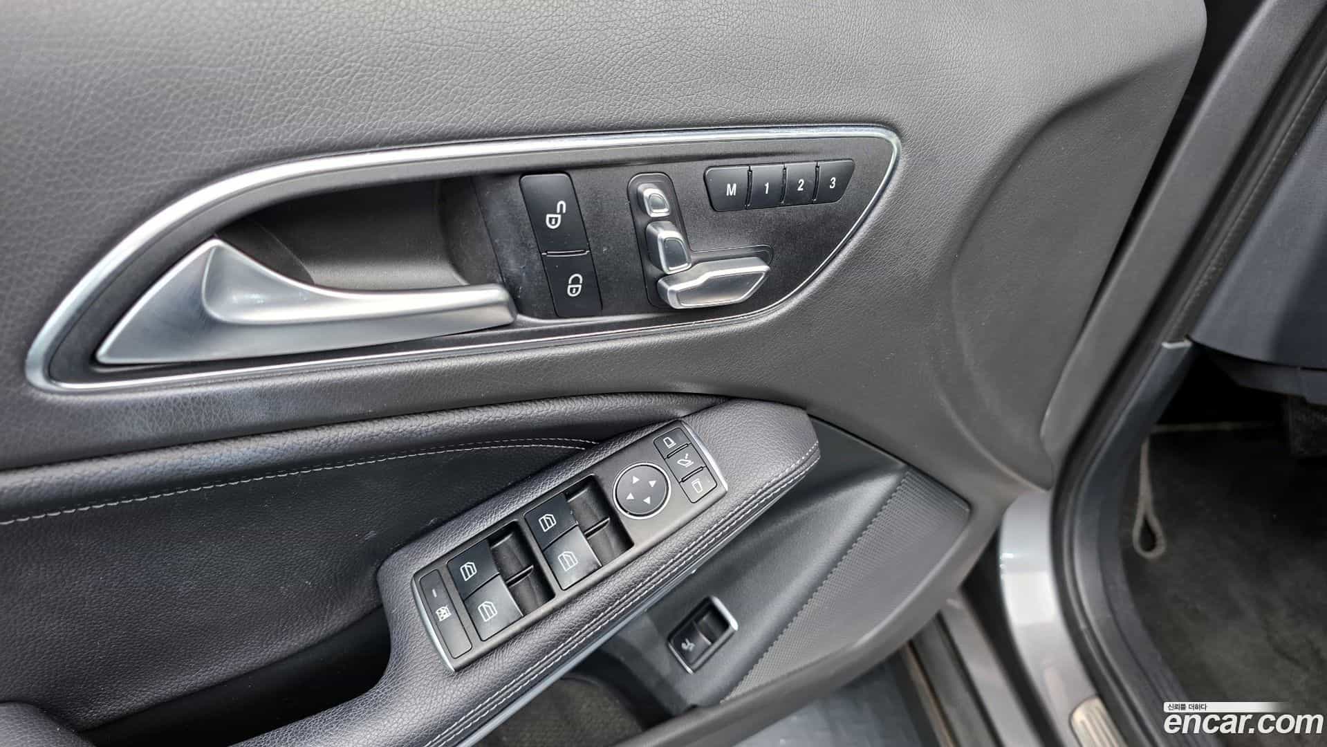 GLA-Class Mercedes-Benz 2017.9-OPTION-023