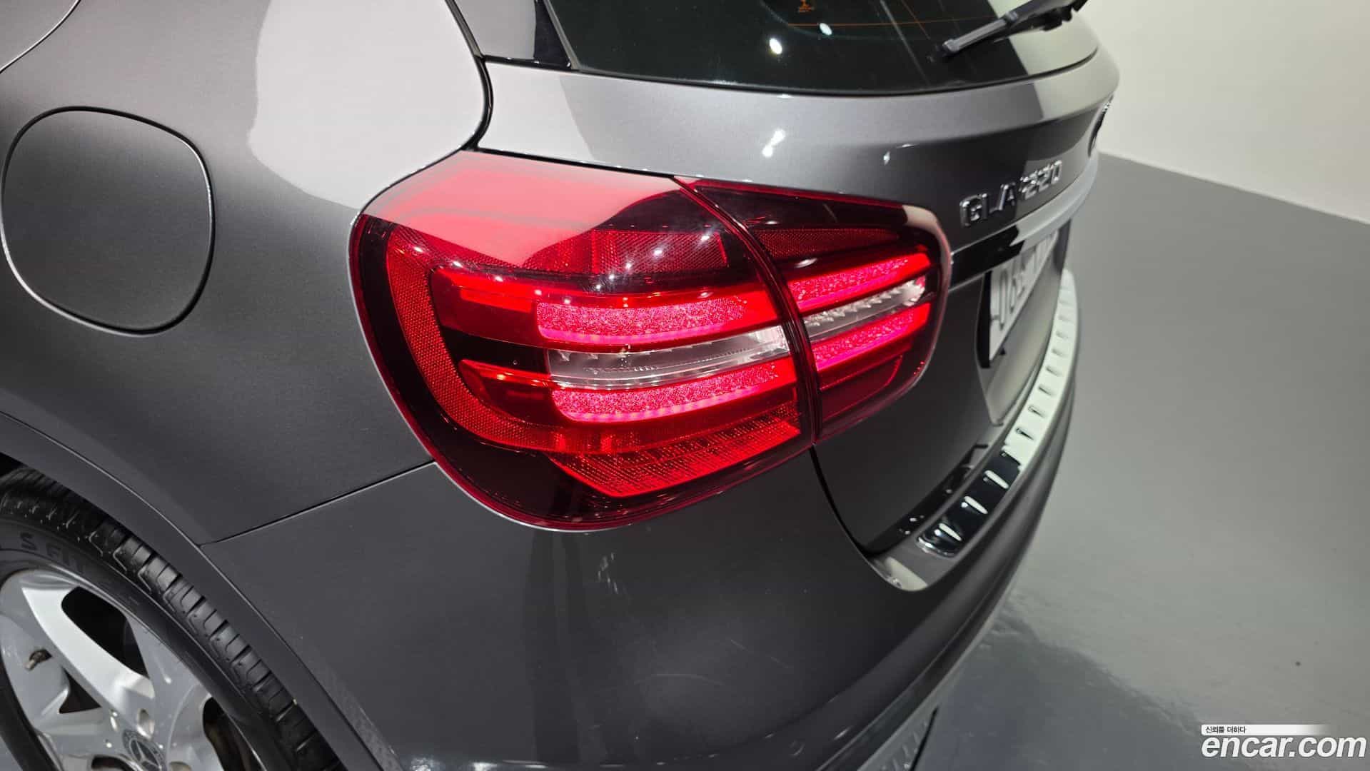GLA-Class Mercedes-Benz 2017.9-OUTER-033