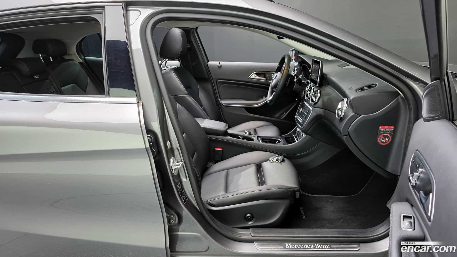 GLA-Class Mercedes-Benz 2017.9-INNER-036