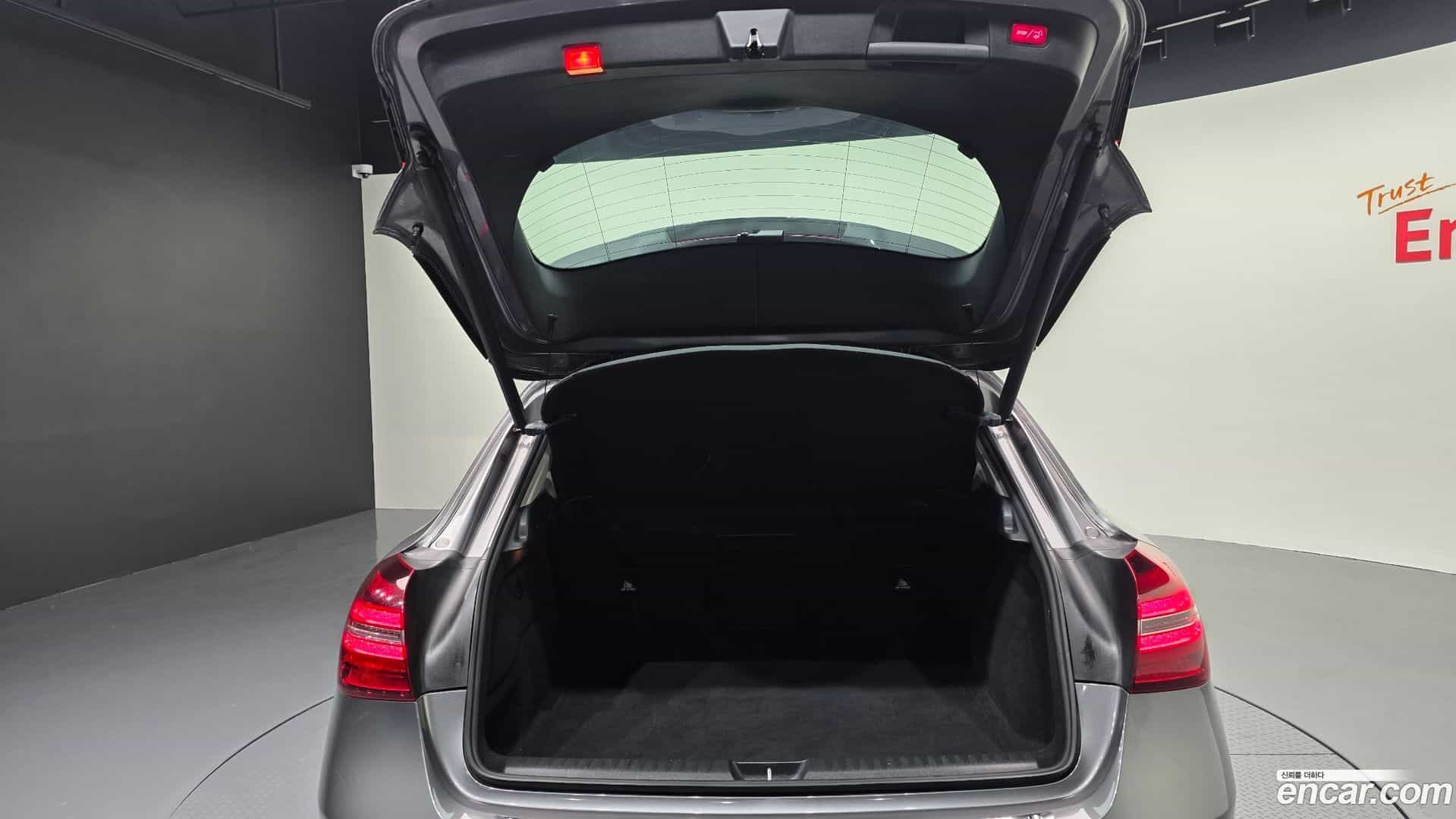 GLA-Class Mercedes-Benz 2017.9-OPTION-045