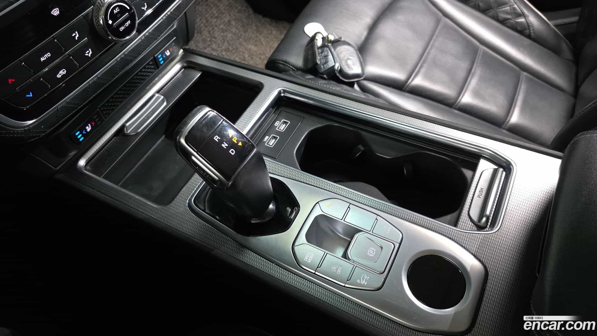 Rexton KG Mobility 2021.11-INNER-009
