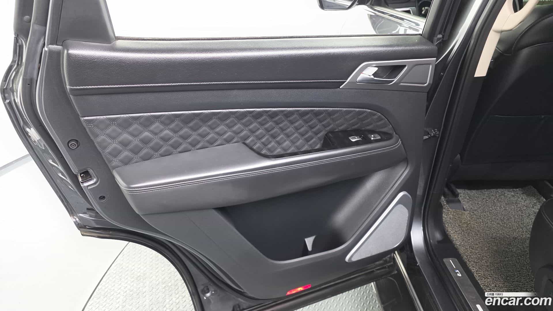 Rexton KG Mobility 2021.11-INNER-035