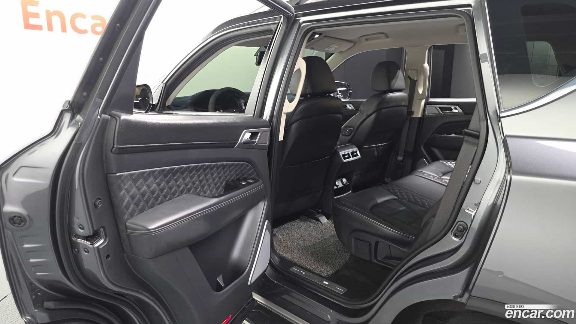 Rexton KG Mobility 2021.11-INNER-036