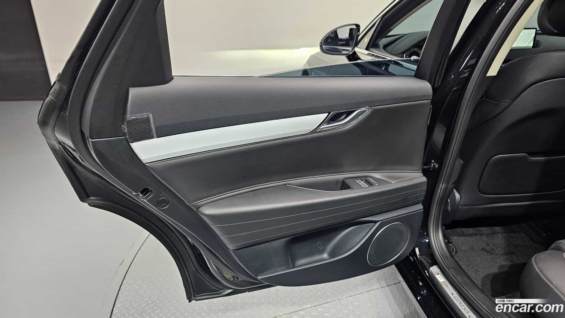 G80 Genesis 2023.3-INNER-035