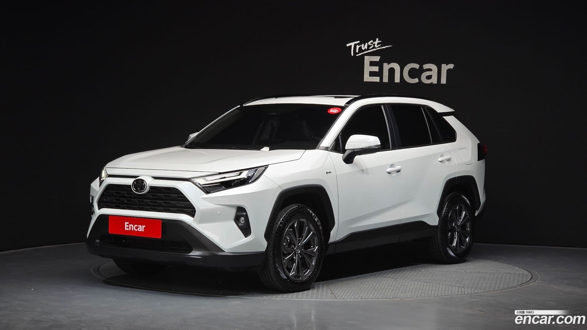 Main__Slider__Photo:RAV4 Toyota 2025.11-0