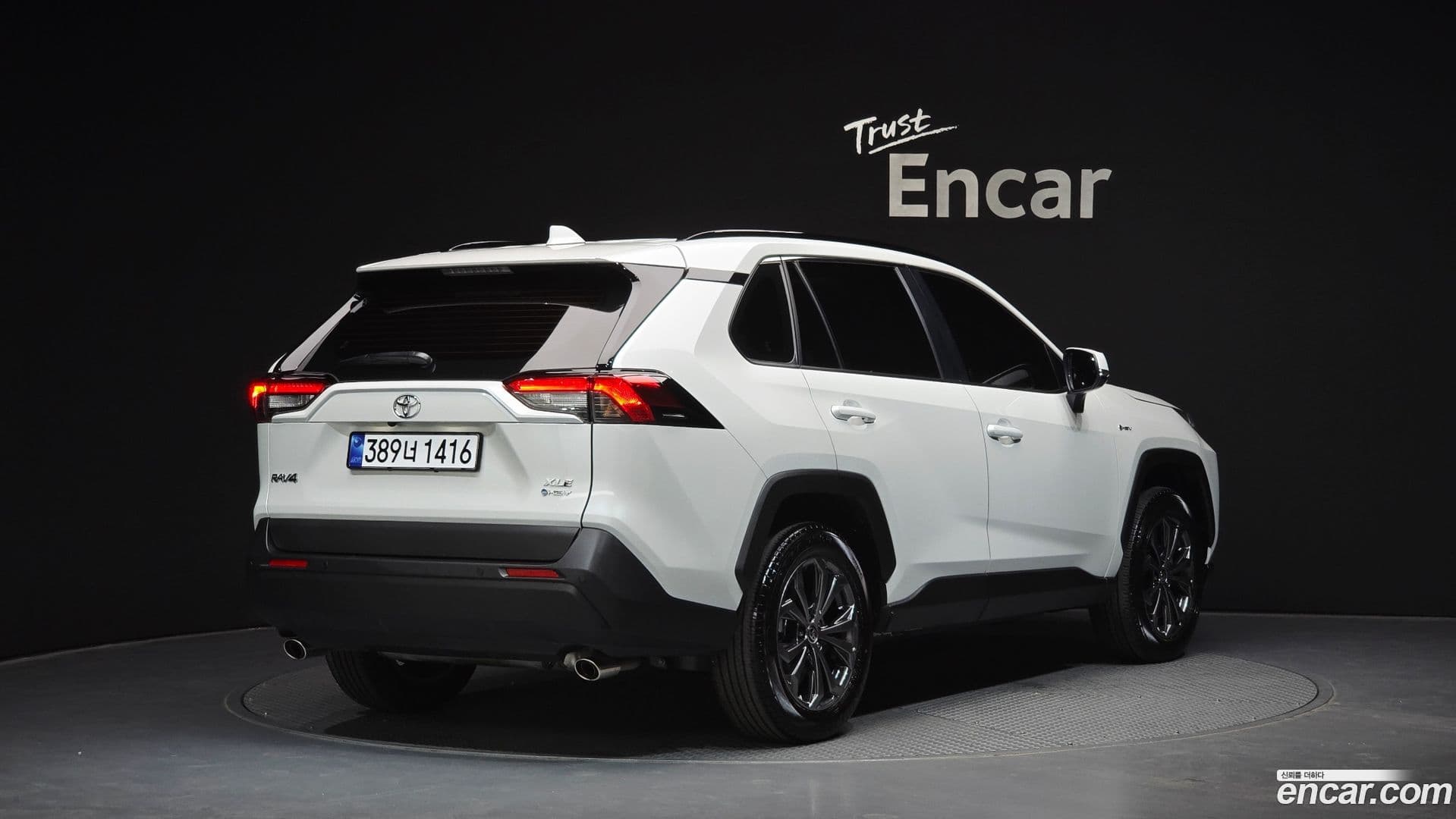 Main__Slider__Photo:RAV4 Toyota 2025.11-1