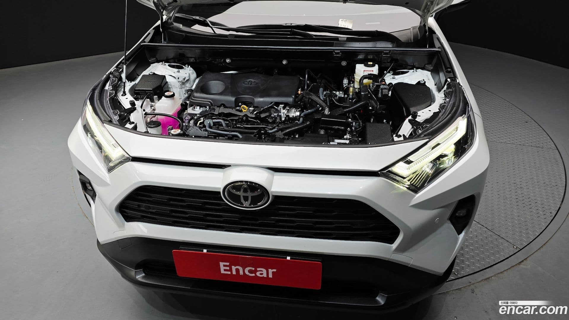 Main__Slider__Photo:RAV4 Toyota 2025.11-5