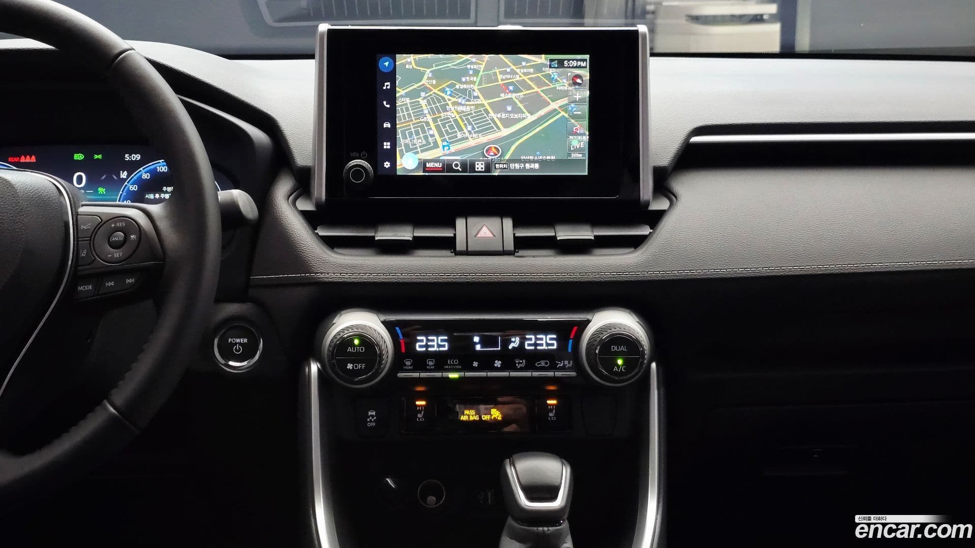 Main__Slider__Photo:RAV4 Toyota 2025.11-18