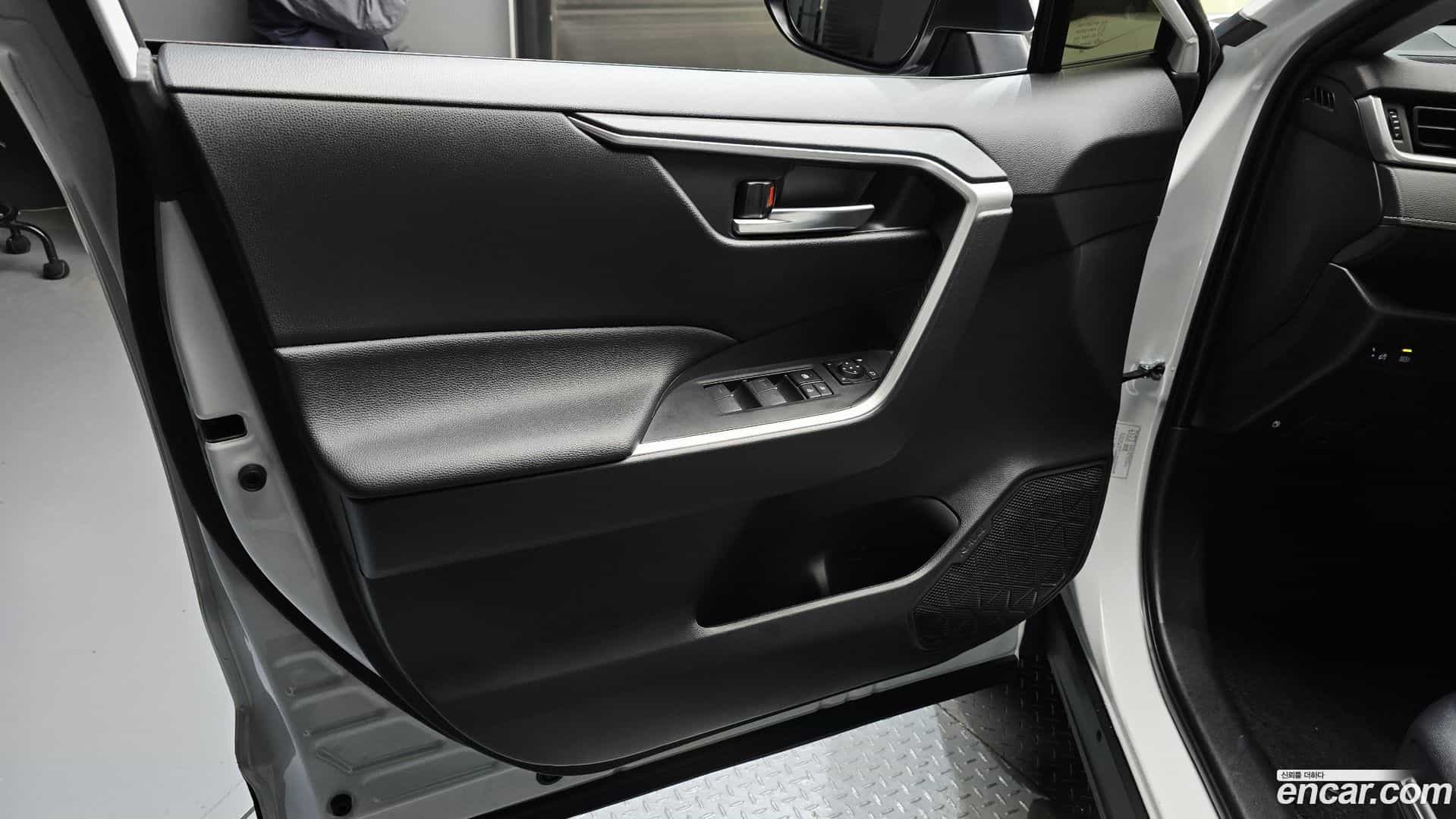 RAV4 Toyota 2025.11-INNER-034