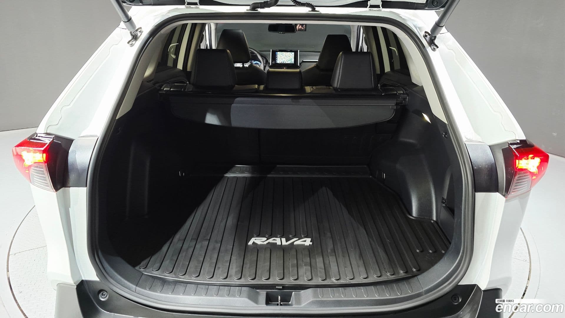 Main__Slider__Photo:RAV4 Toyota 2025.11-33
