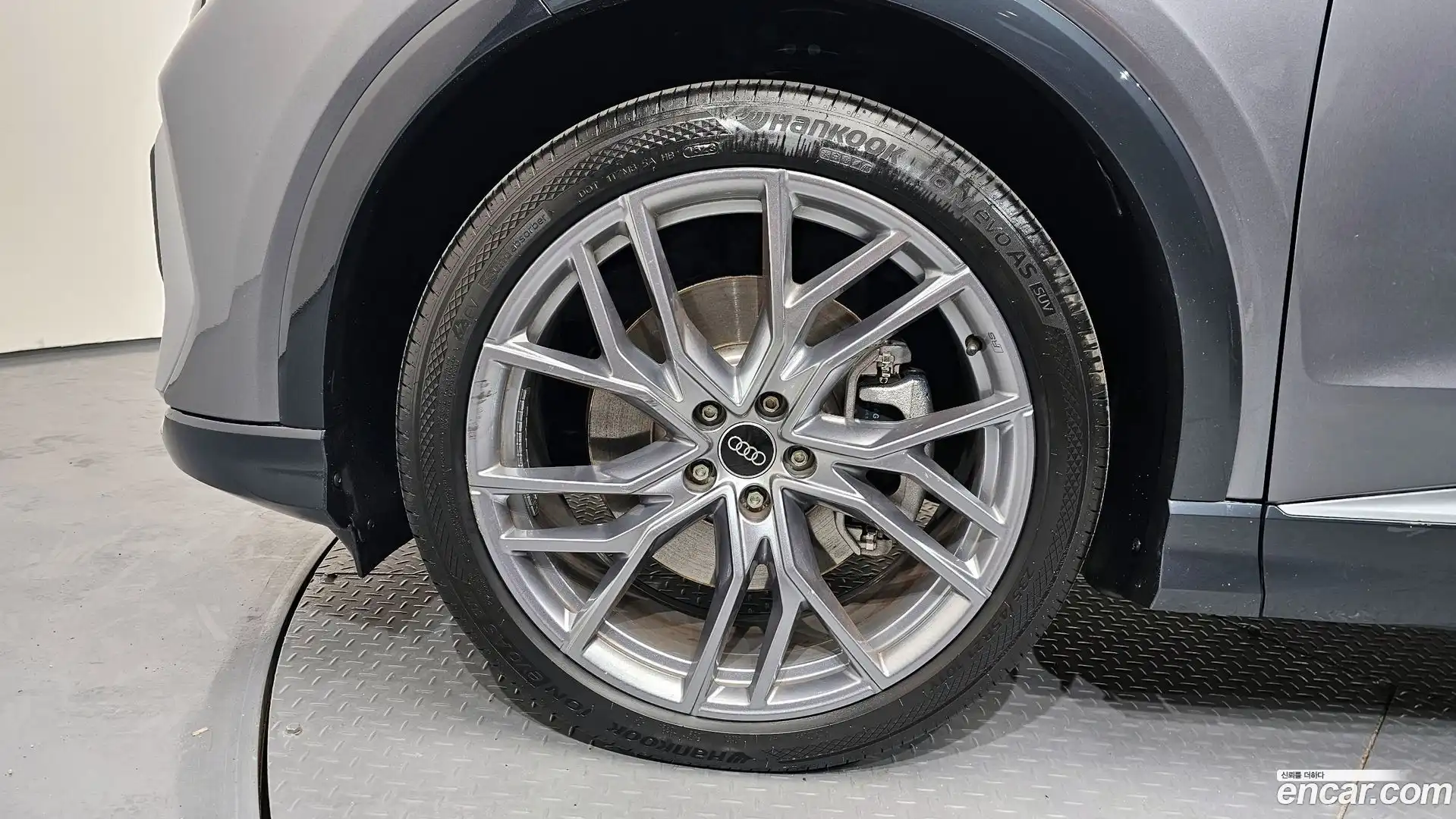 Q4 e-tron Audi 2025.5-OUTER-005