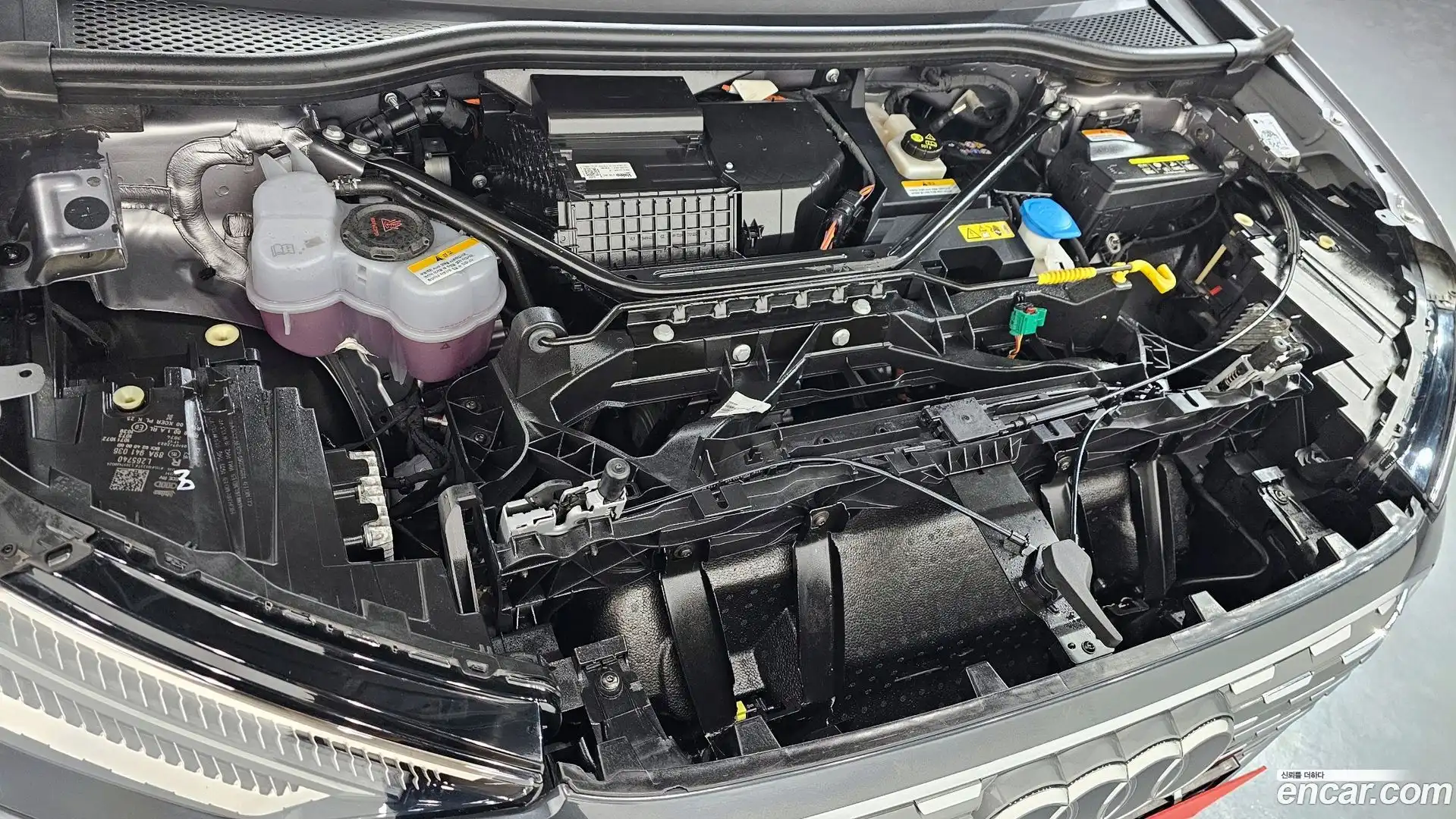 Q4 e-tron Audi 2025.5-OUTER-006