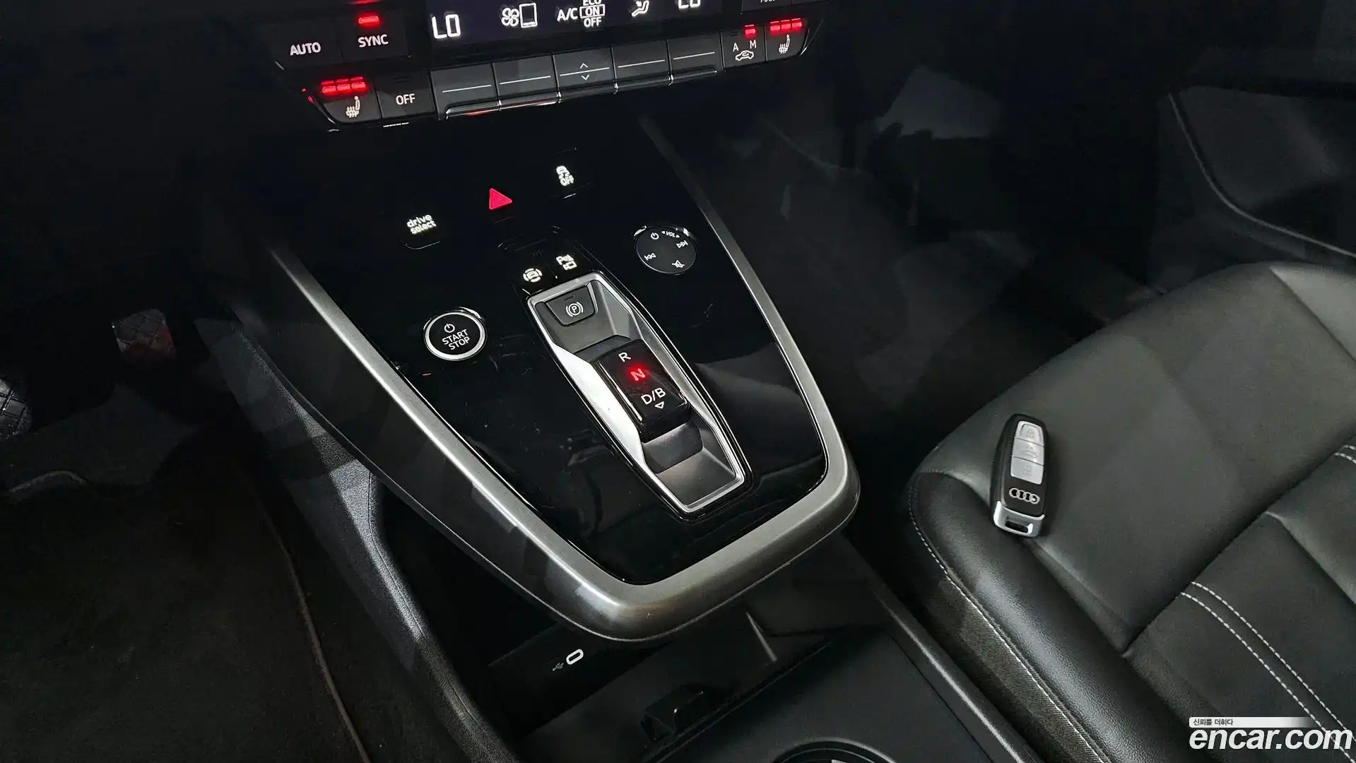Q4 e-tron Audi 2025.5-INNER-009