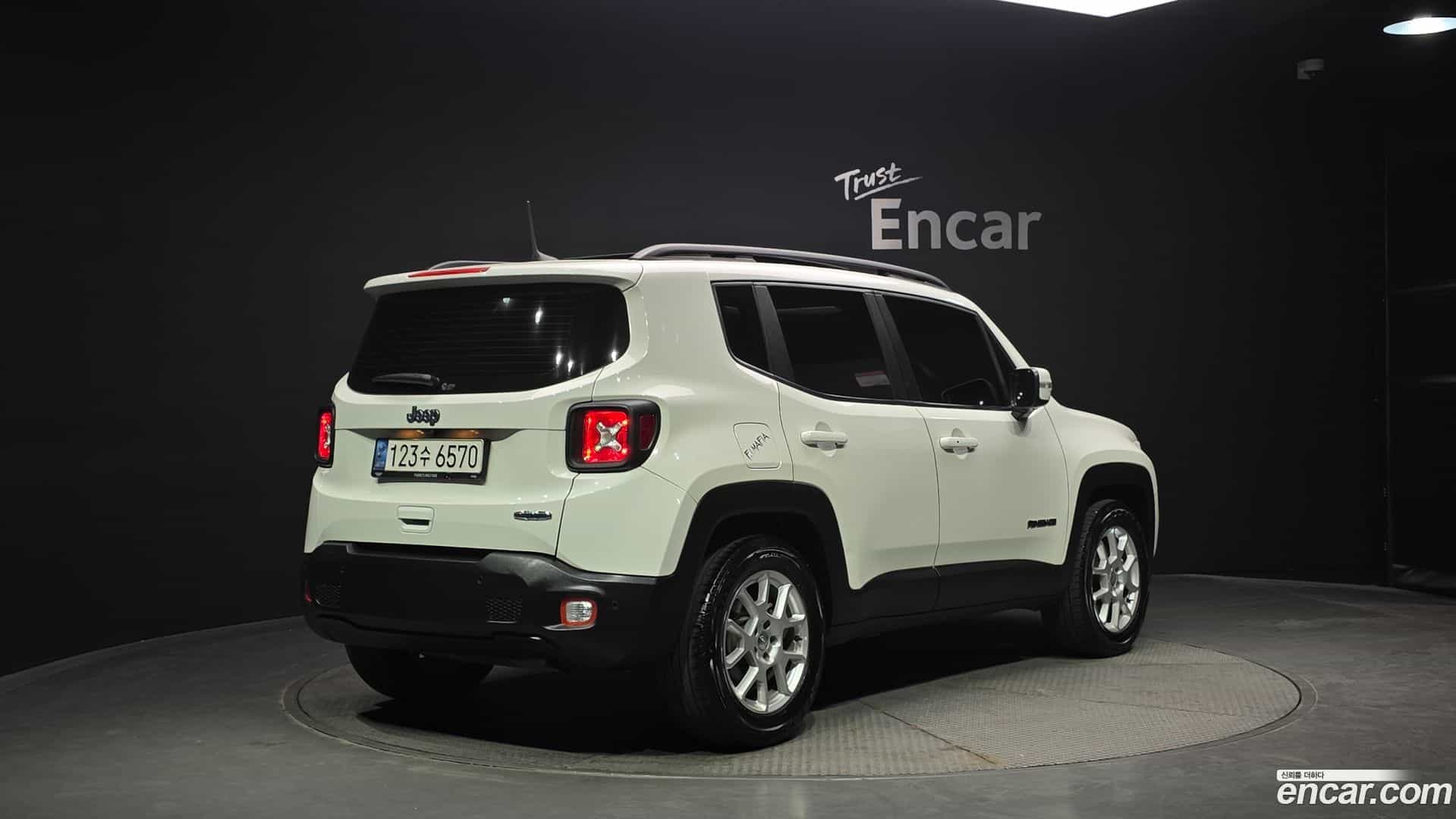 Renegade Jeep 2021.11-OUTER-002