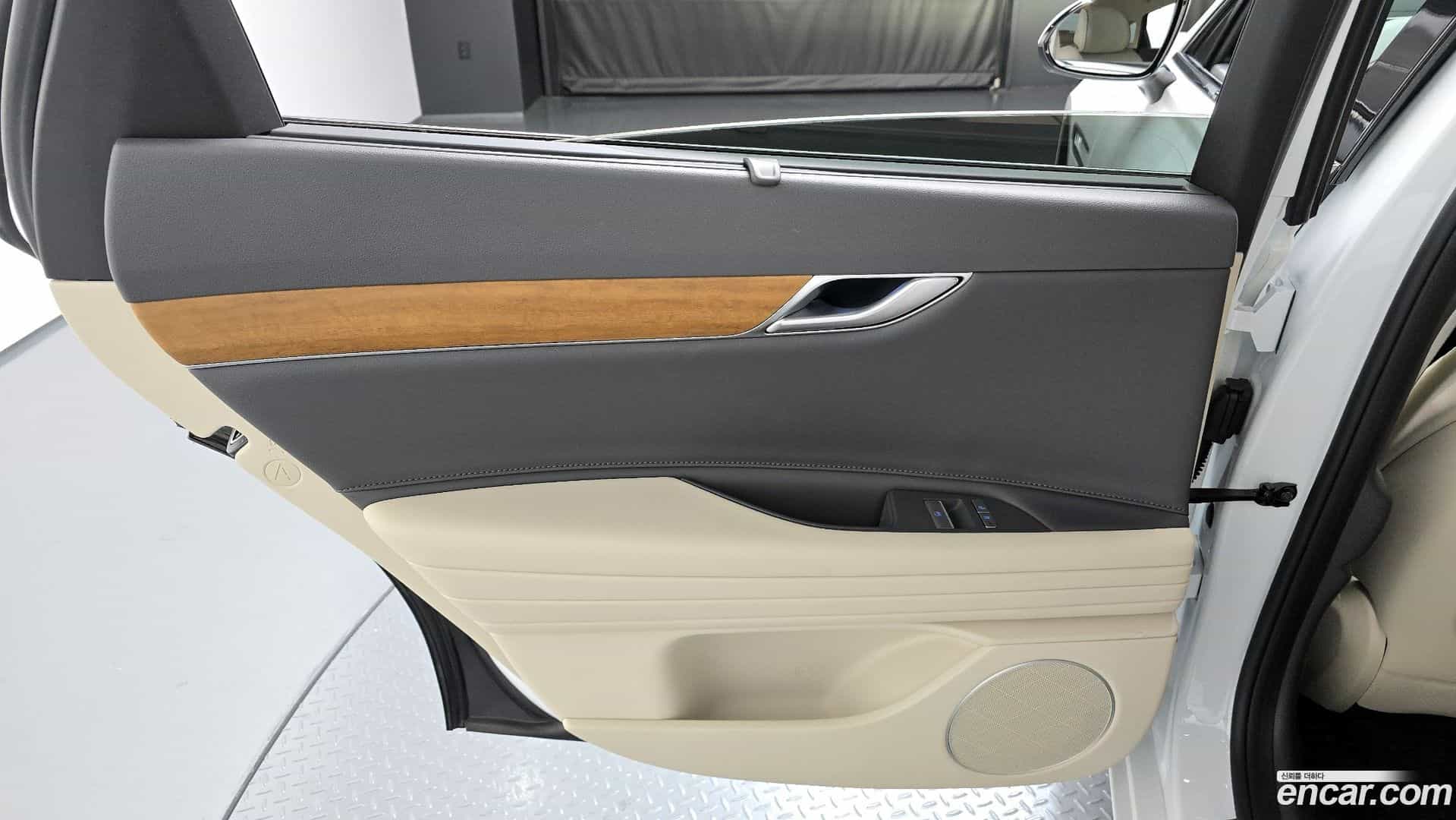 G80 Genesis 2021.10-INNER-035