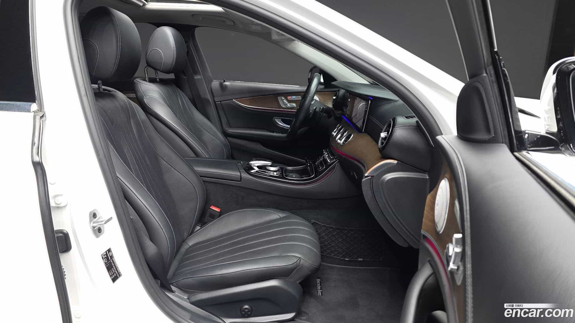 E-Class Mercedes-Benz 2020.6-OPTION-015